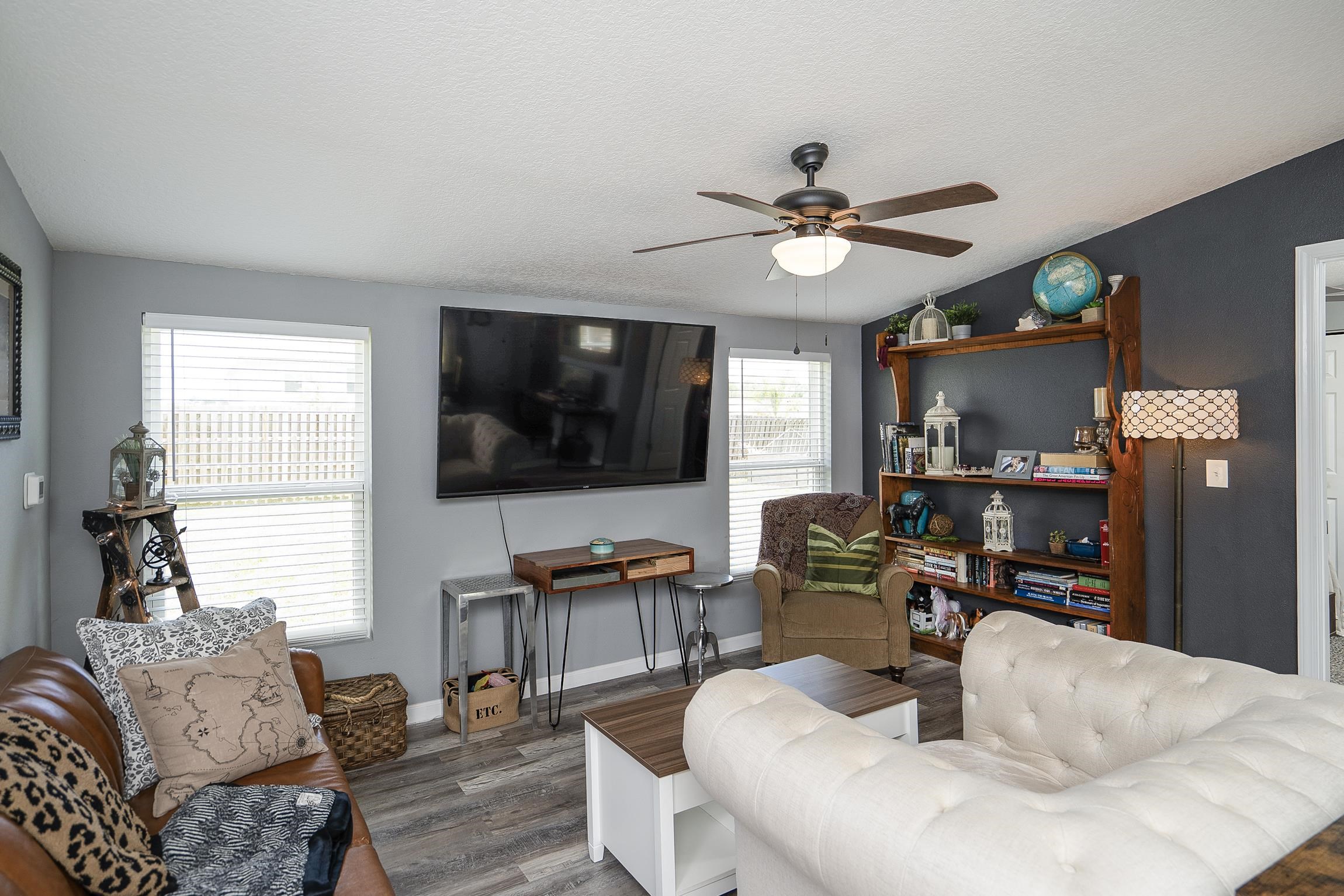 Image 18 of 53 For 482 Ravenswood Dr