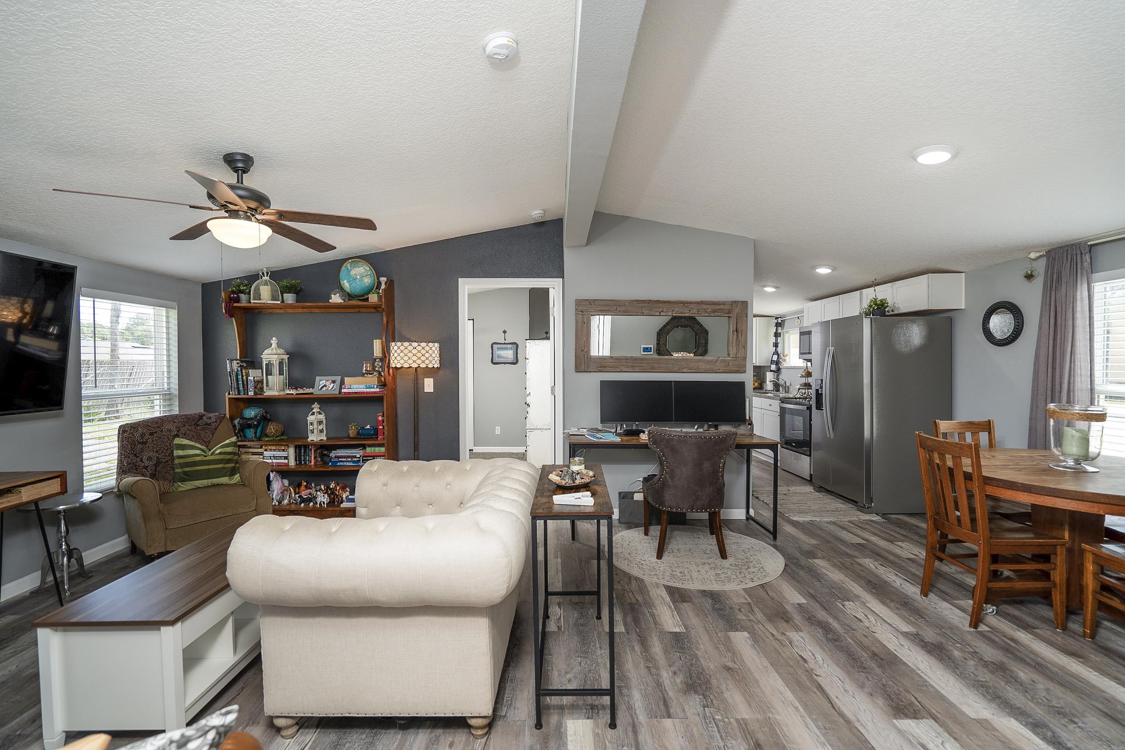 Image 19 of 53 For 482 Ravenswood Dr
