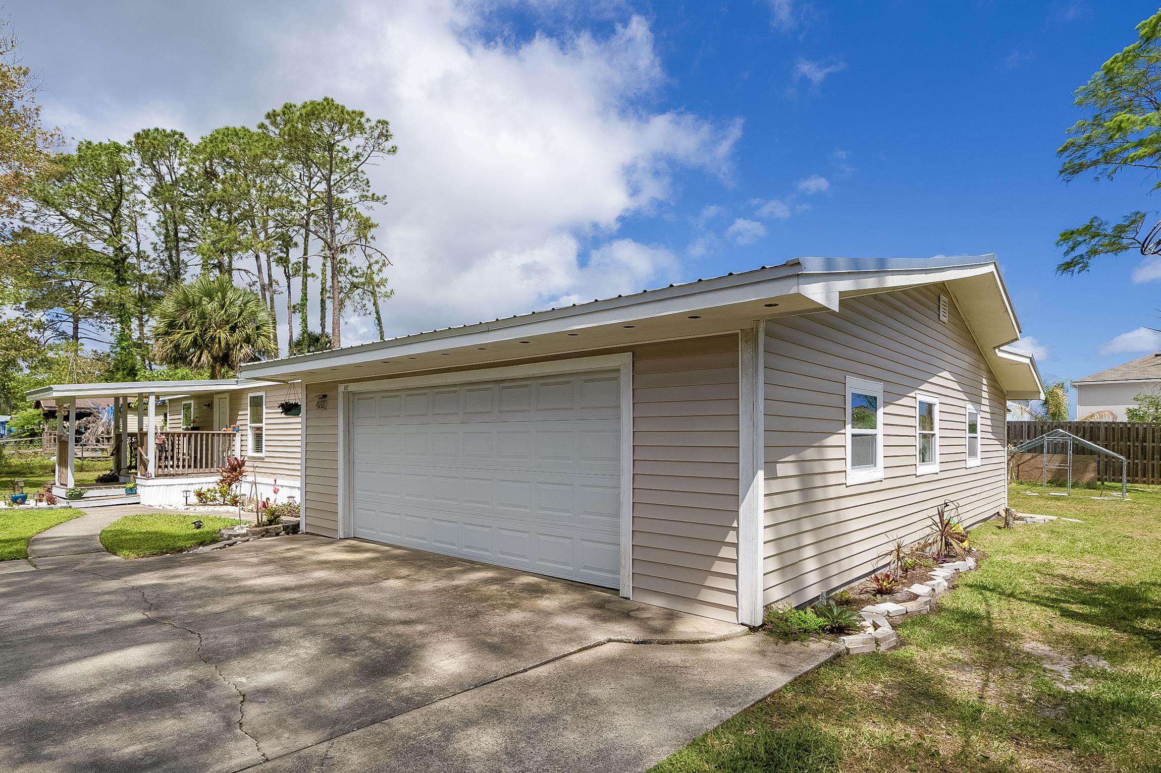 Image 2 of 53 For 482 Ravenswood Dr