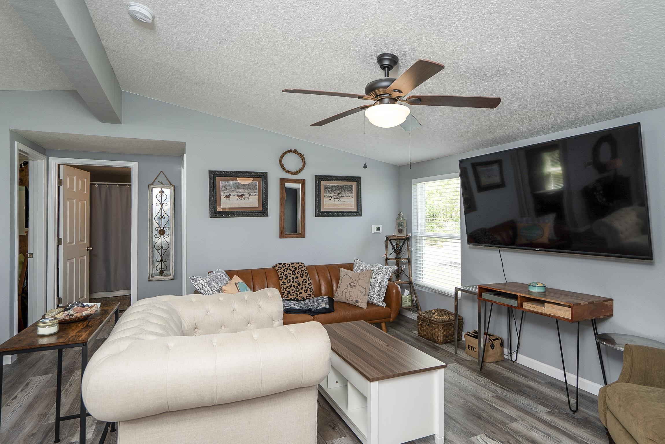 Image 20 of 53 For 482 Ravenswood Dr