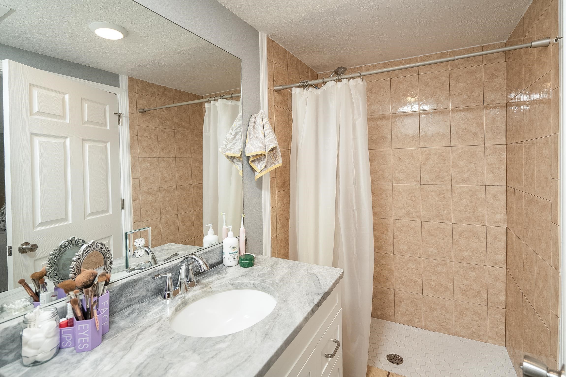 Image 34 of 53 For 482 Ravenswood Dr
