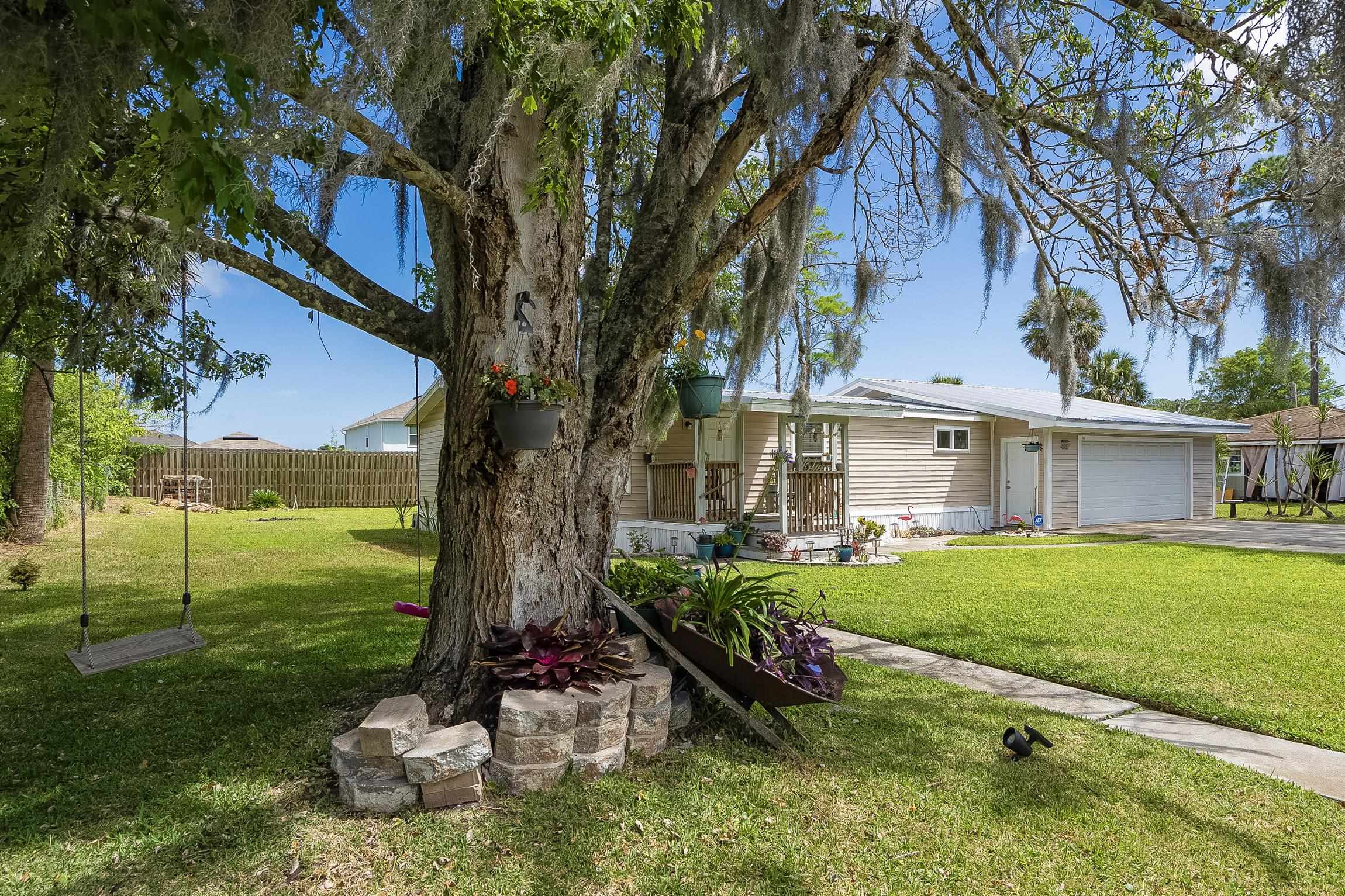 Image 4 of 53 For 482 Ravenswood Dr