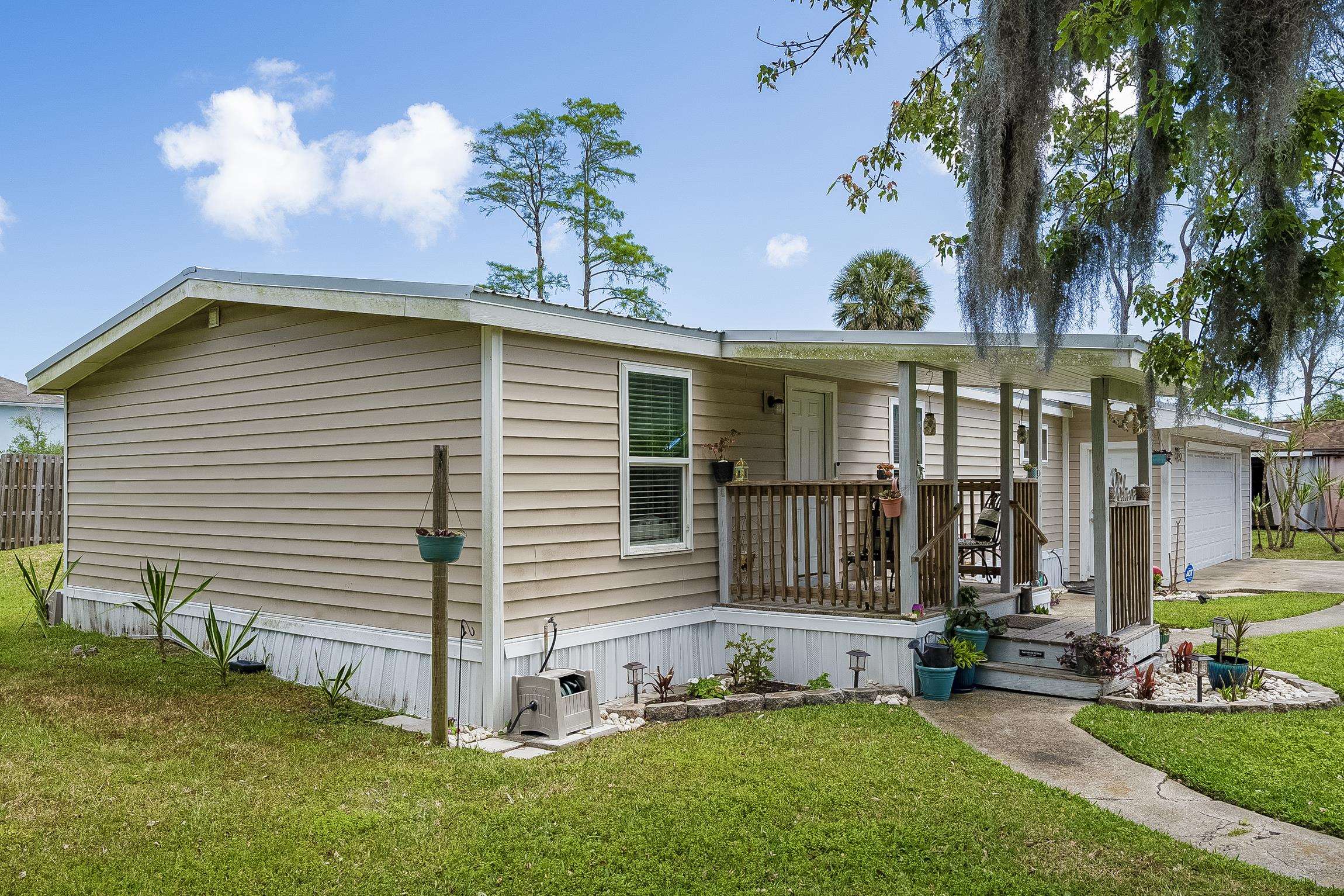 Image 6 of 53 For 482 Ravenswood Dr