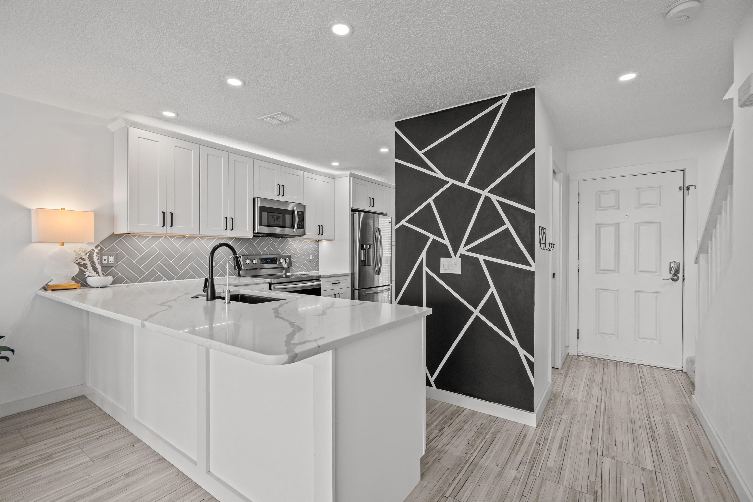 Image 4 of 39 For 2 10th St  4