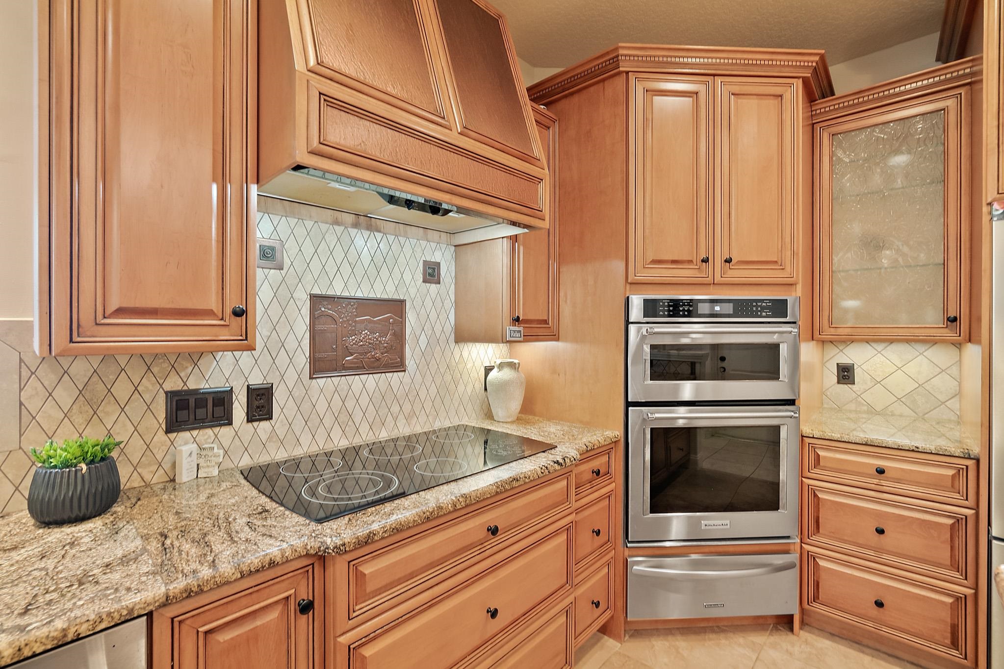 Image 22 of 72 For 505 Turnberry Ln
