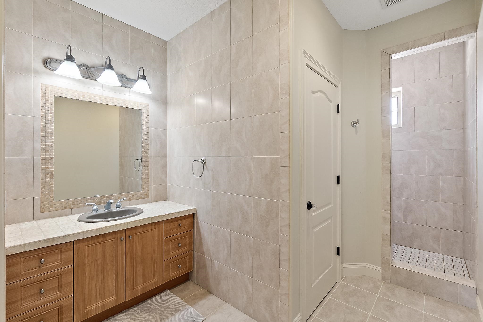 Image 42 of 72 For 505 Turnberry Ln