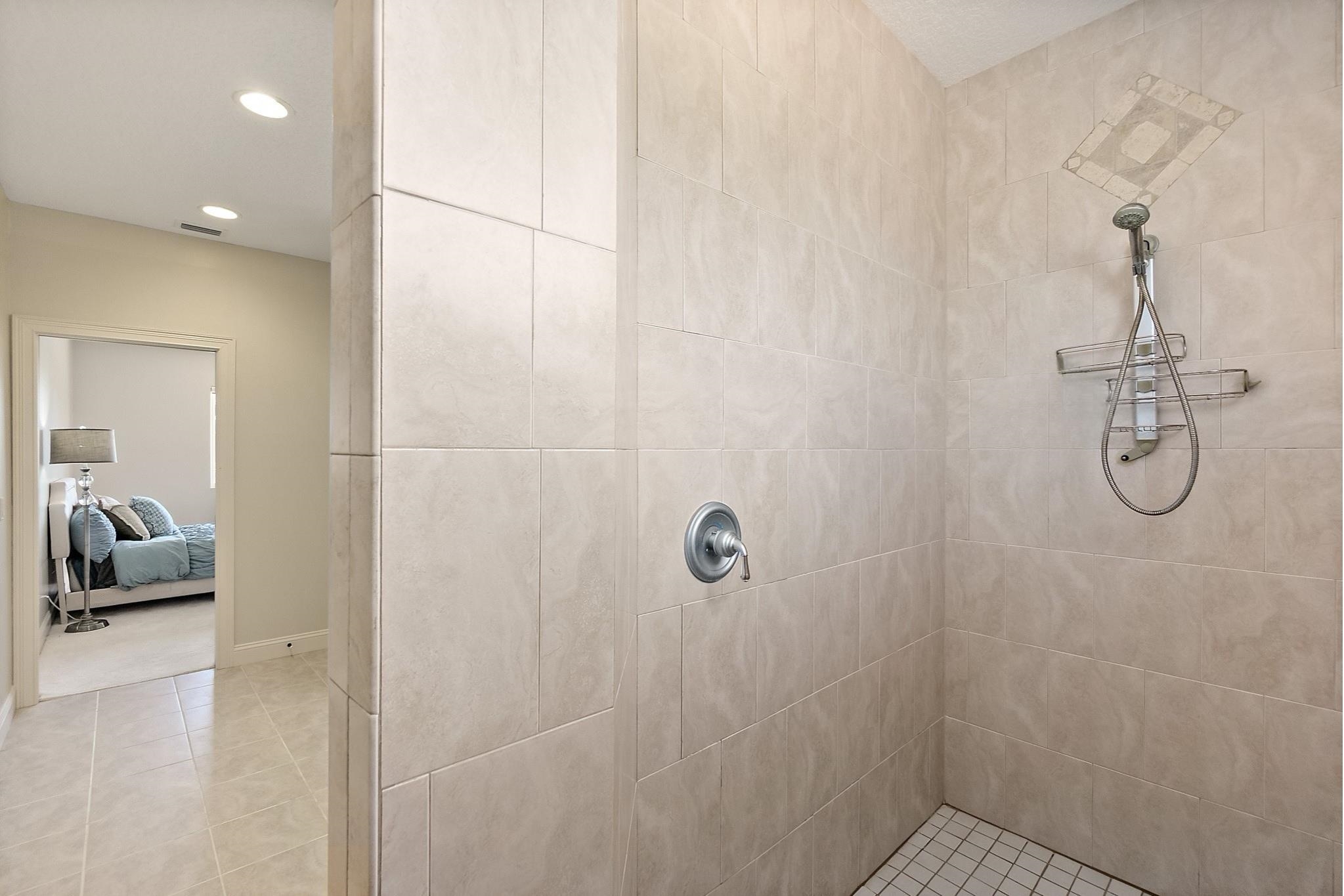 Image 43 of 72 For 505 Turnberry Ln