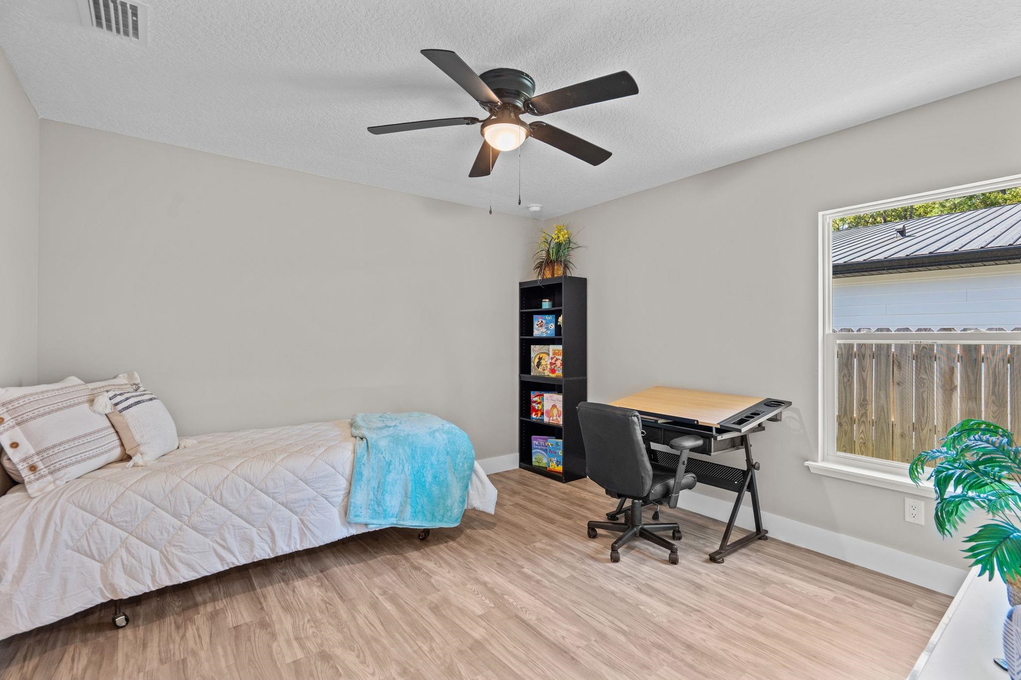 Image 18 of 32 For 816 9th Street W