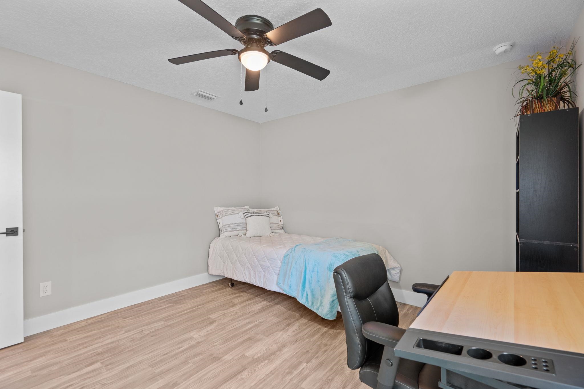 Image 19 of 32 For 816 9th Street W
