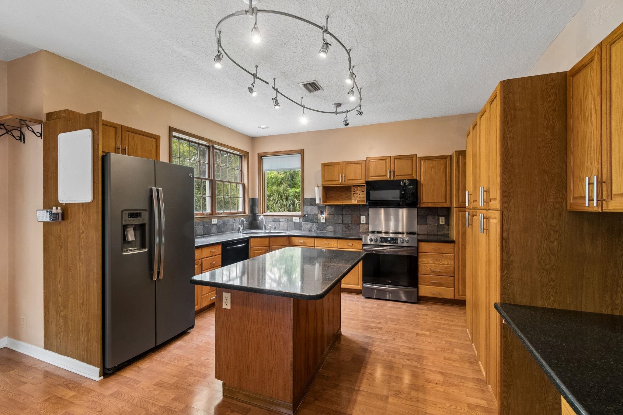 Image 17 of 82 For 1191 Brookside Ct