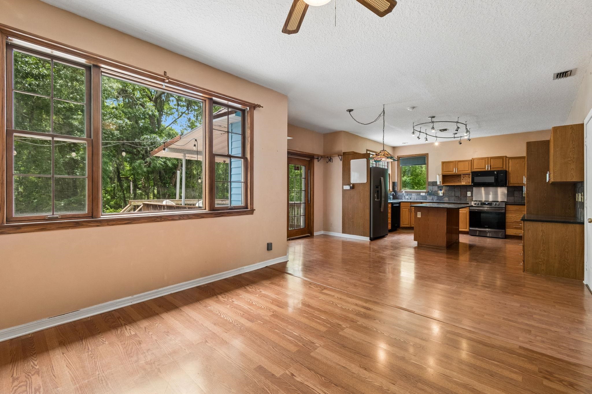 Image 22 of 82 For 1191 Brookside Ct