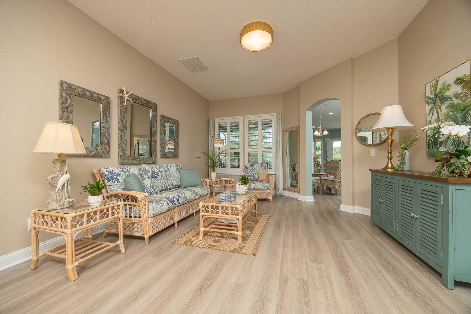 Image 14 of 68 For 273 Parkwood Cir