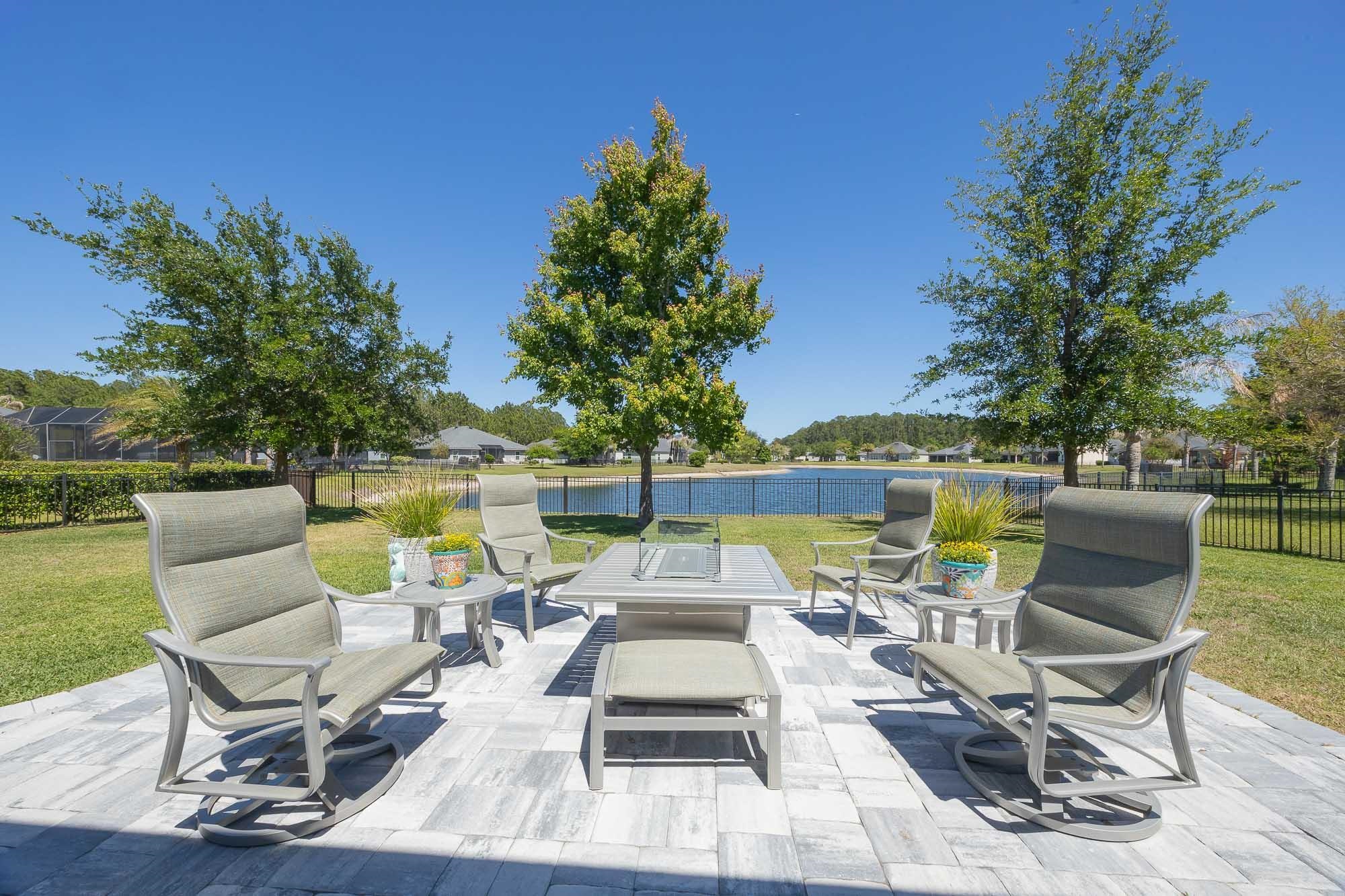 Image 18 of 68 For 273 Parkwood Cir