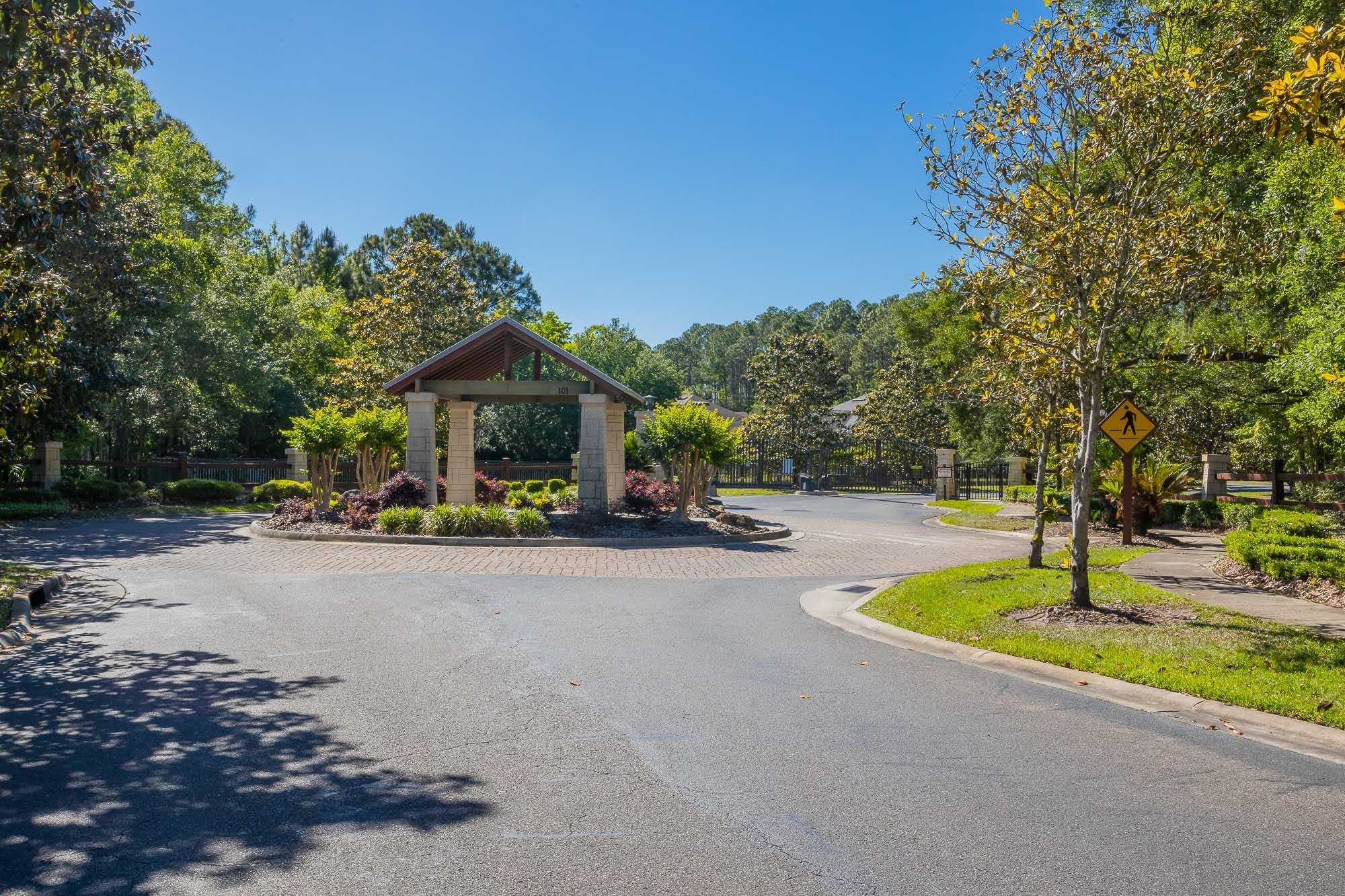 Image 3 of 68 For 273 Parkwood Cir