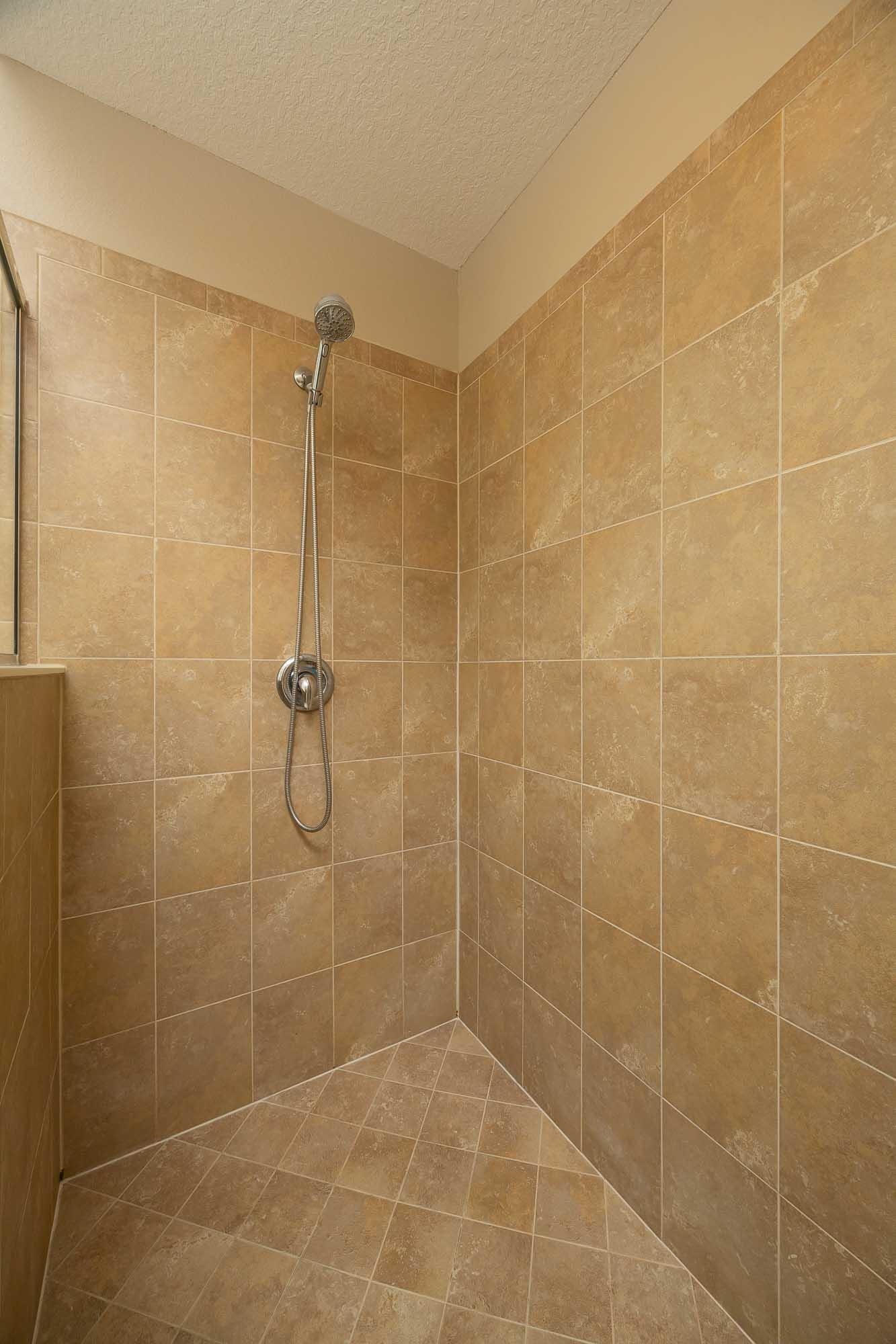 Image 39 of 68 For 273 Parkwood Cir
