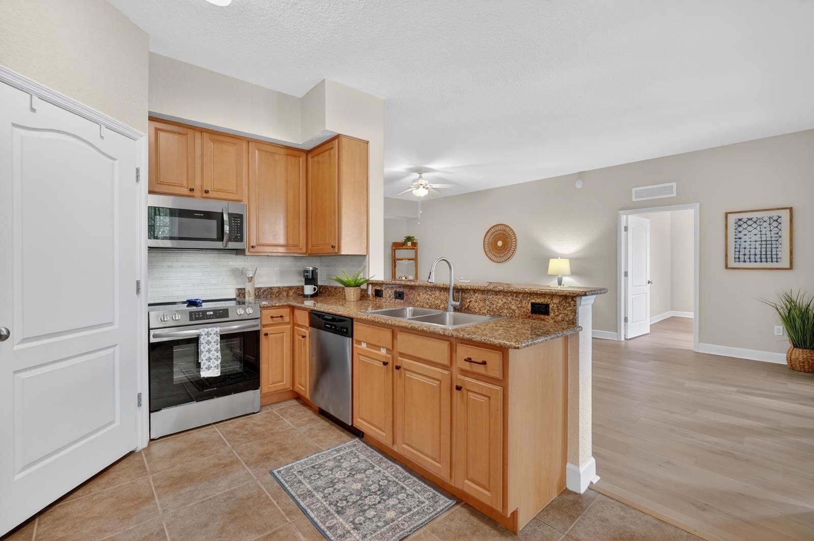 Image 12 of 44 For 621 Shores Blvd