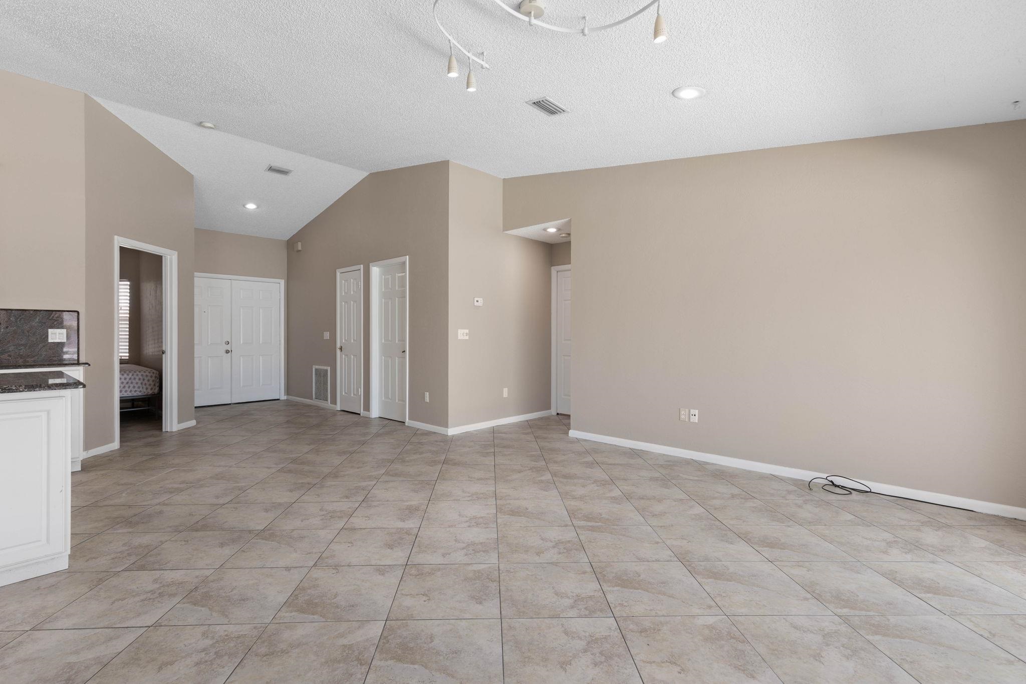 Image 13 of 66 For 21 Crescent Ct S