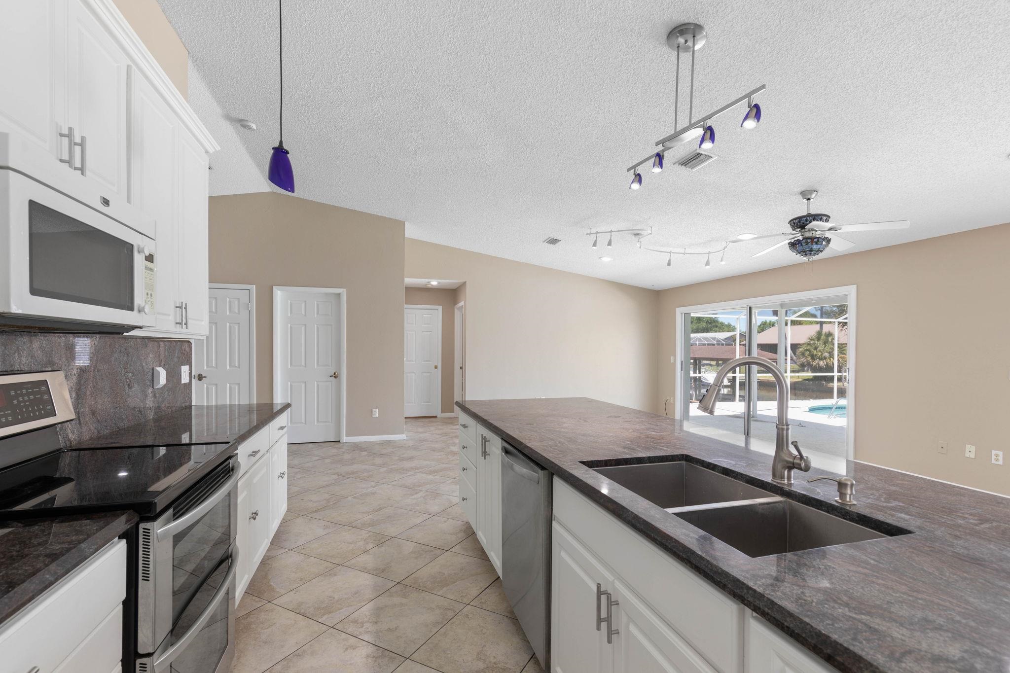 Image 21 of 66 For 21 Crescent Ct S