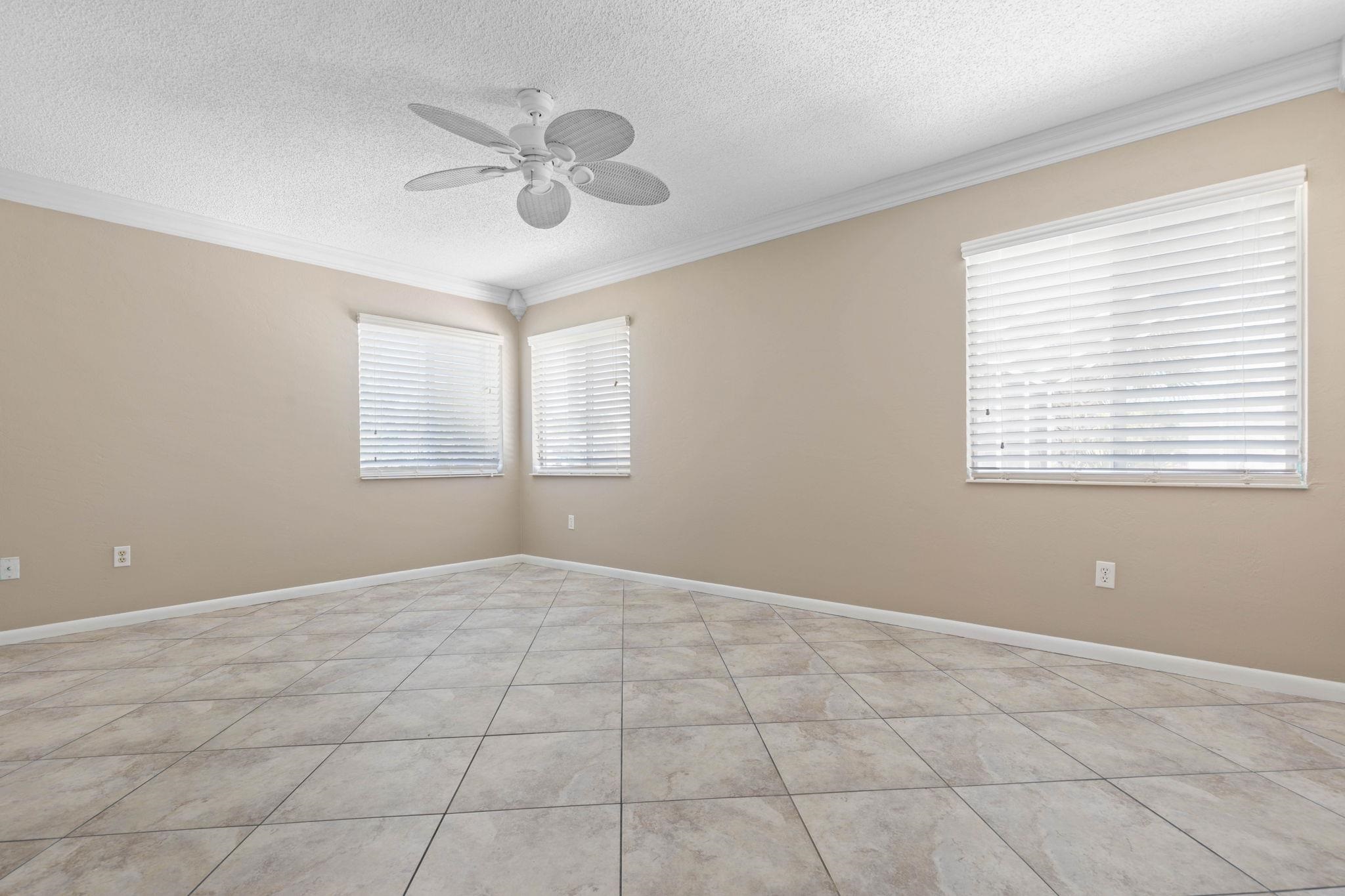 Image 34 of 66 For 21 Crescent Ct S
