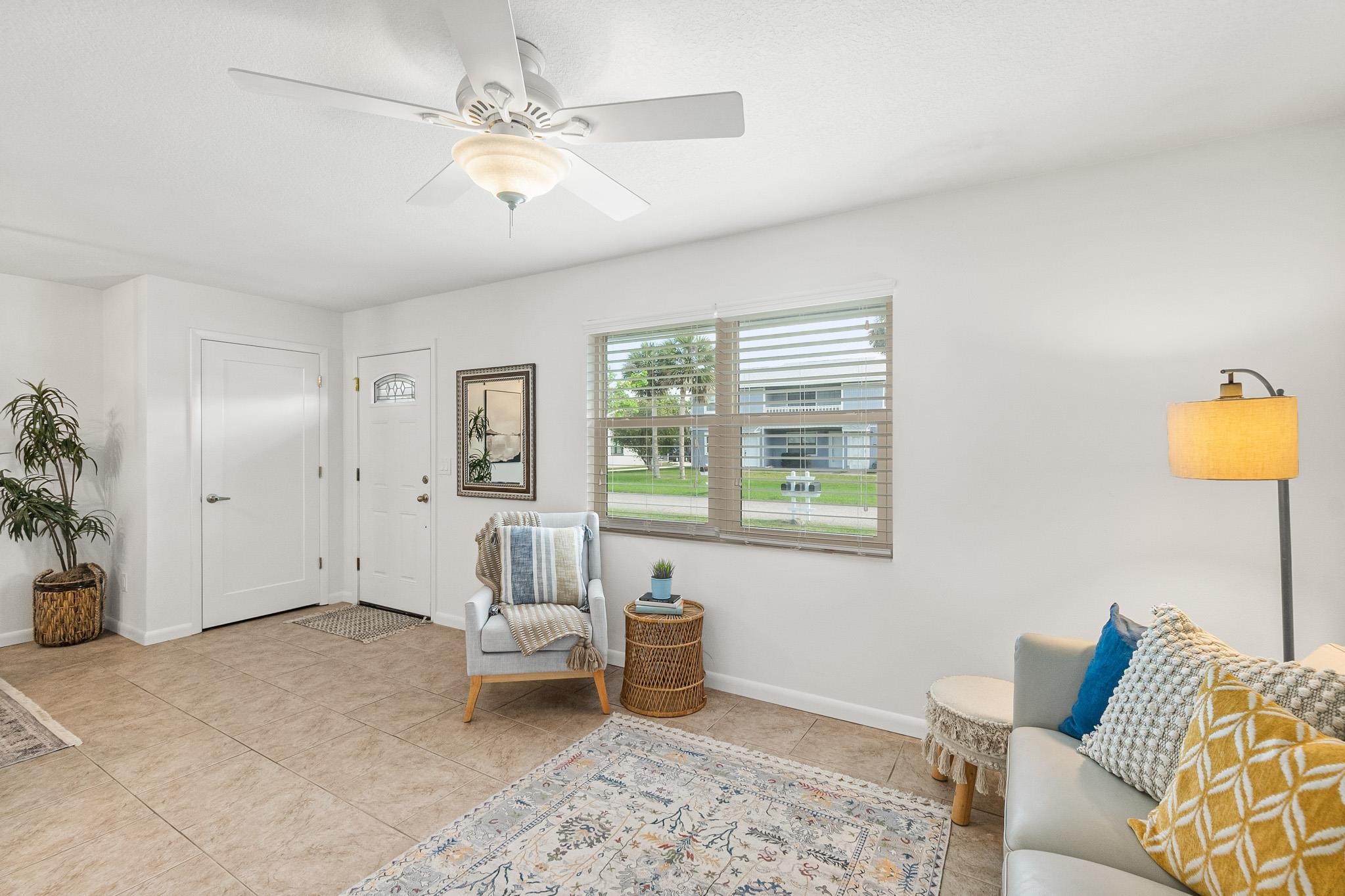 Image 8 of 33 For 122 Rio Del Mar St  A