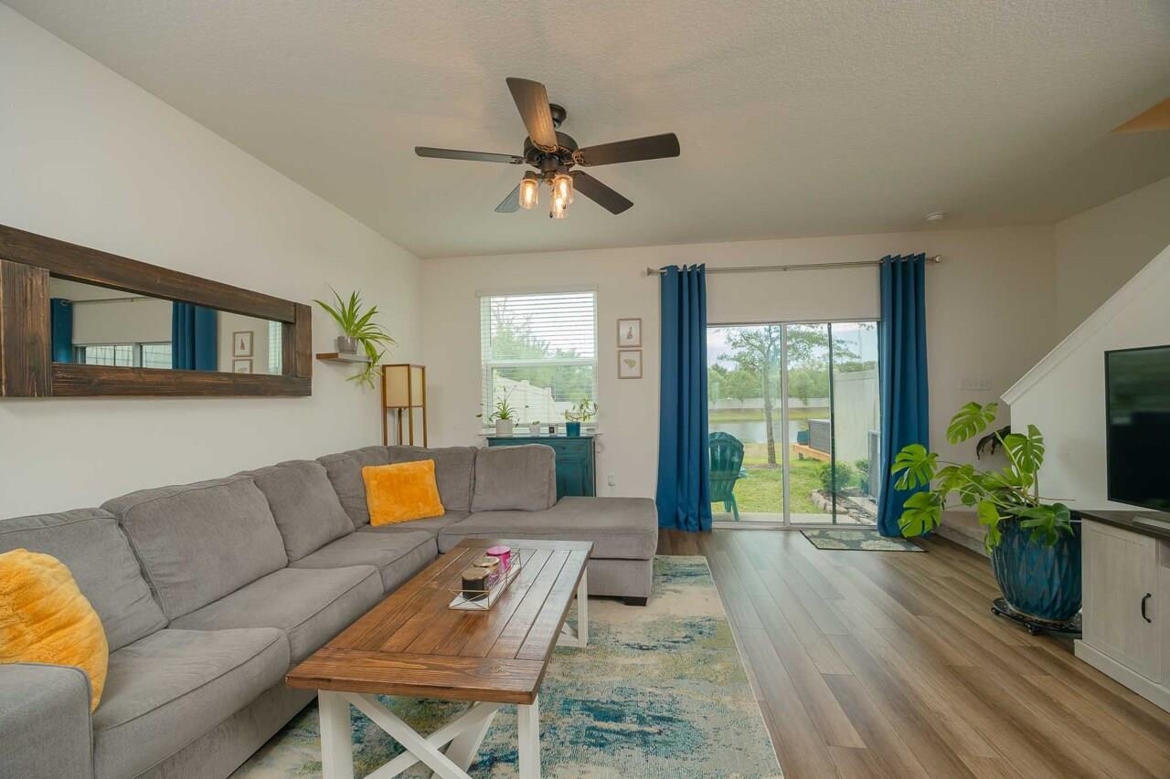 Image 16 of 66 For 86 Silver Fern Dr