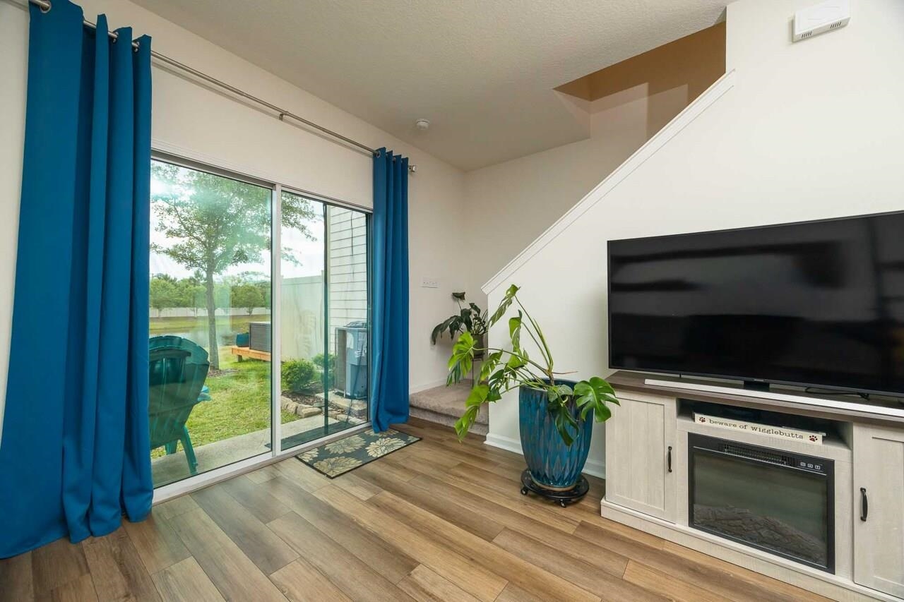 Image 17 of 66 For 86 Silver Fern Dr