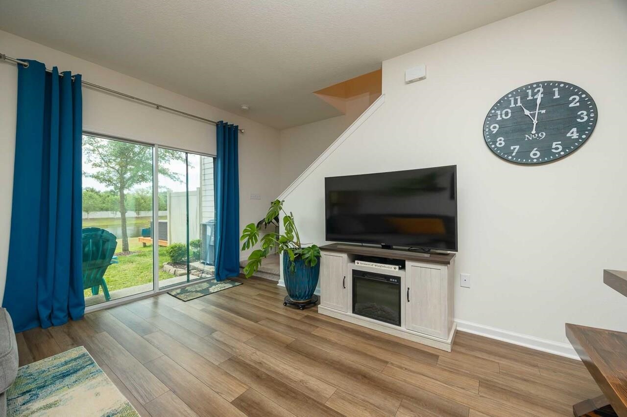 Image 18 of 66 For 86 Silver Fern Dr