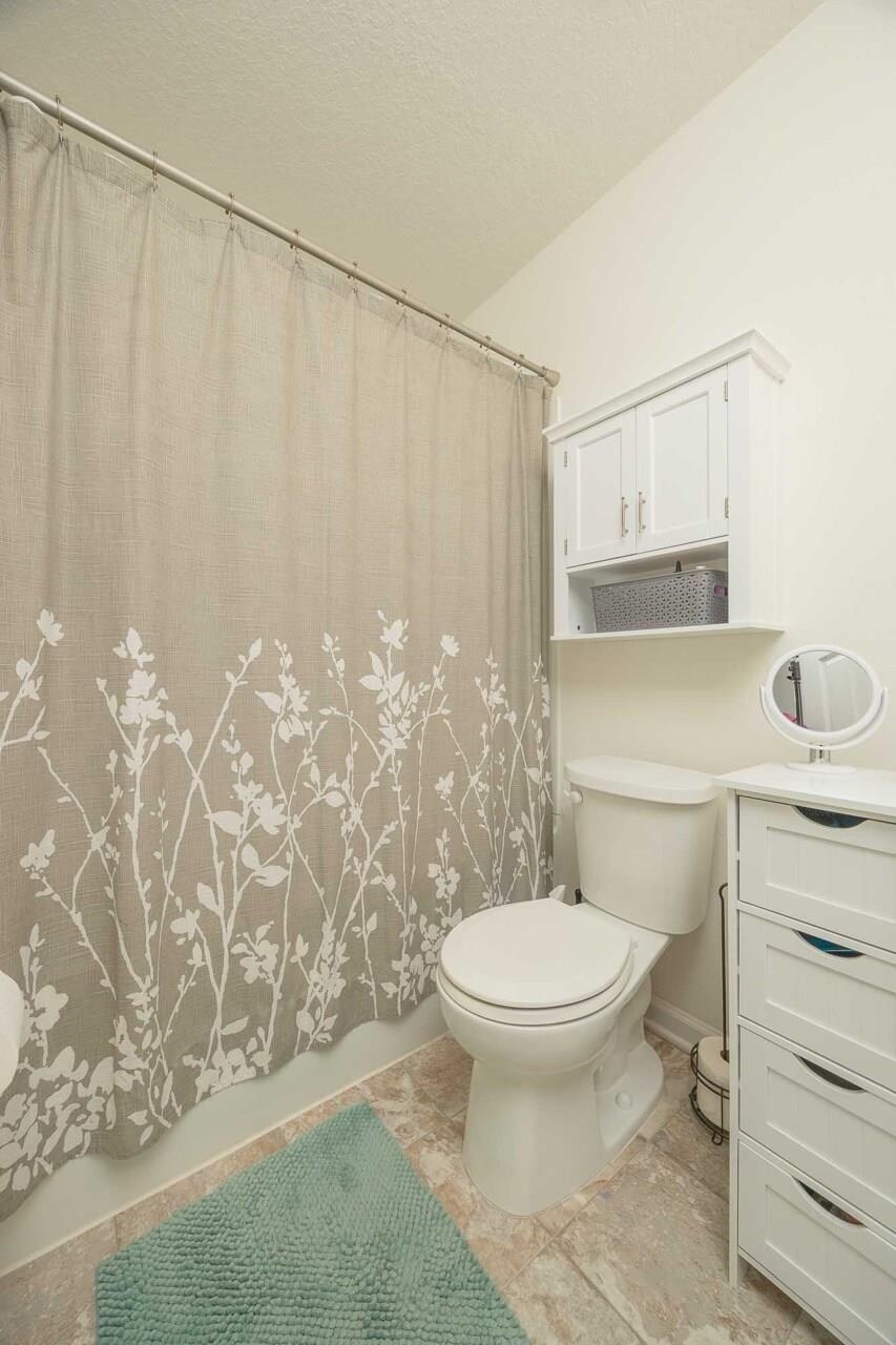 Image 33 of 66 For 86 Silver Fern Dr