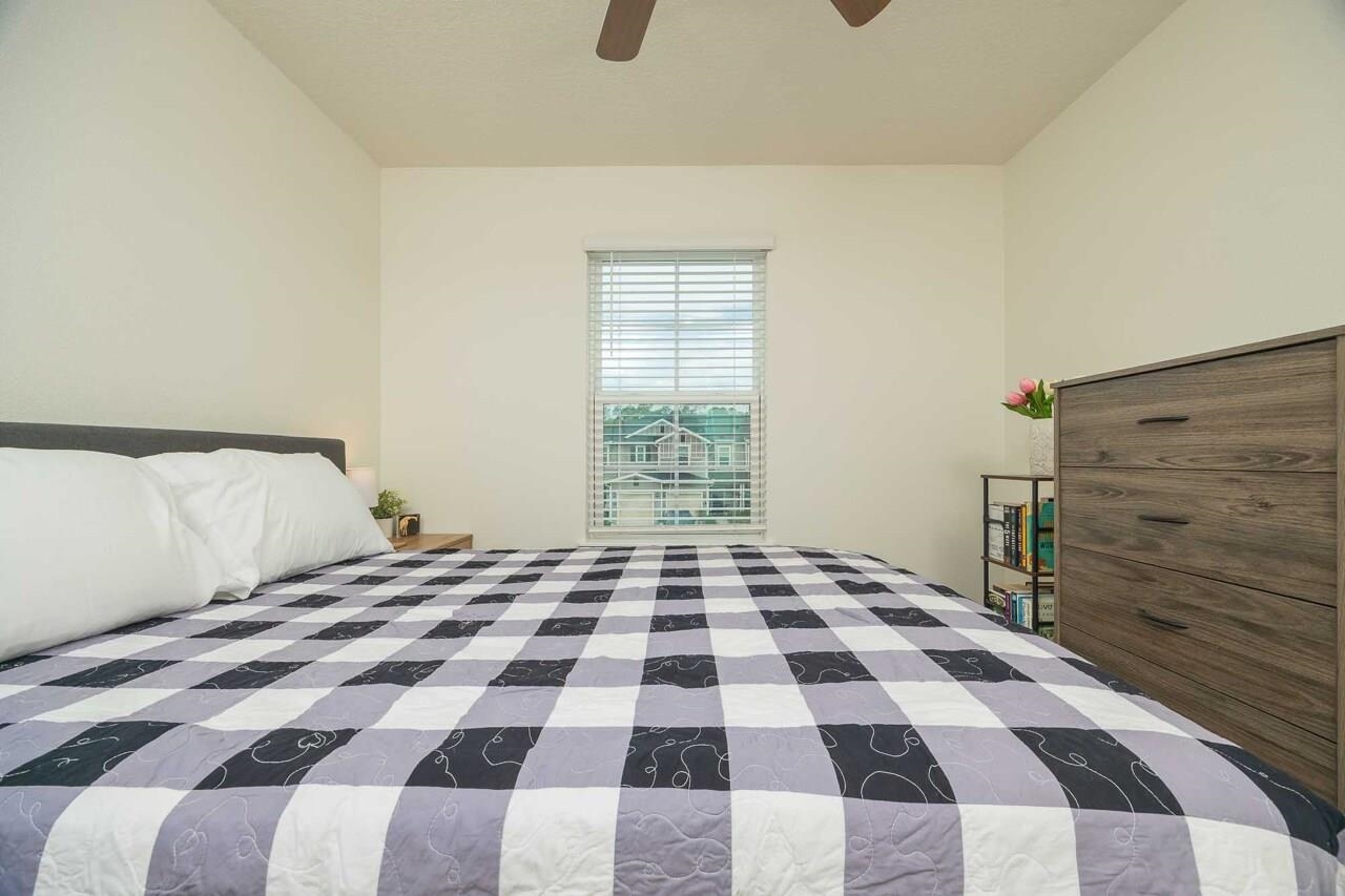 Image 35 of 66 For 86 Silver Fern Dr