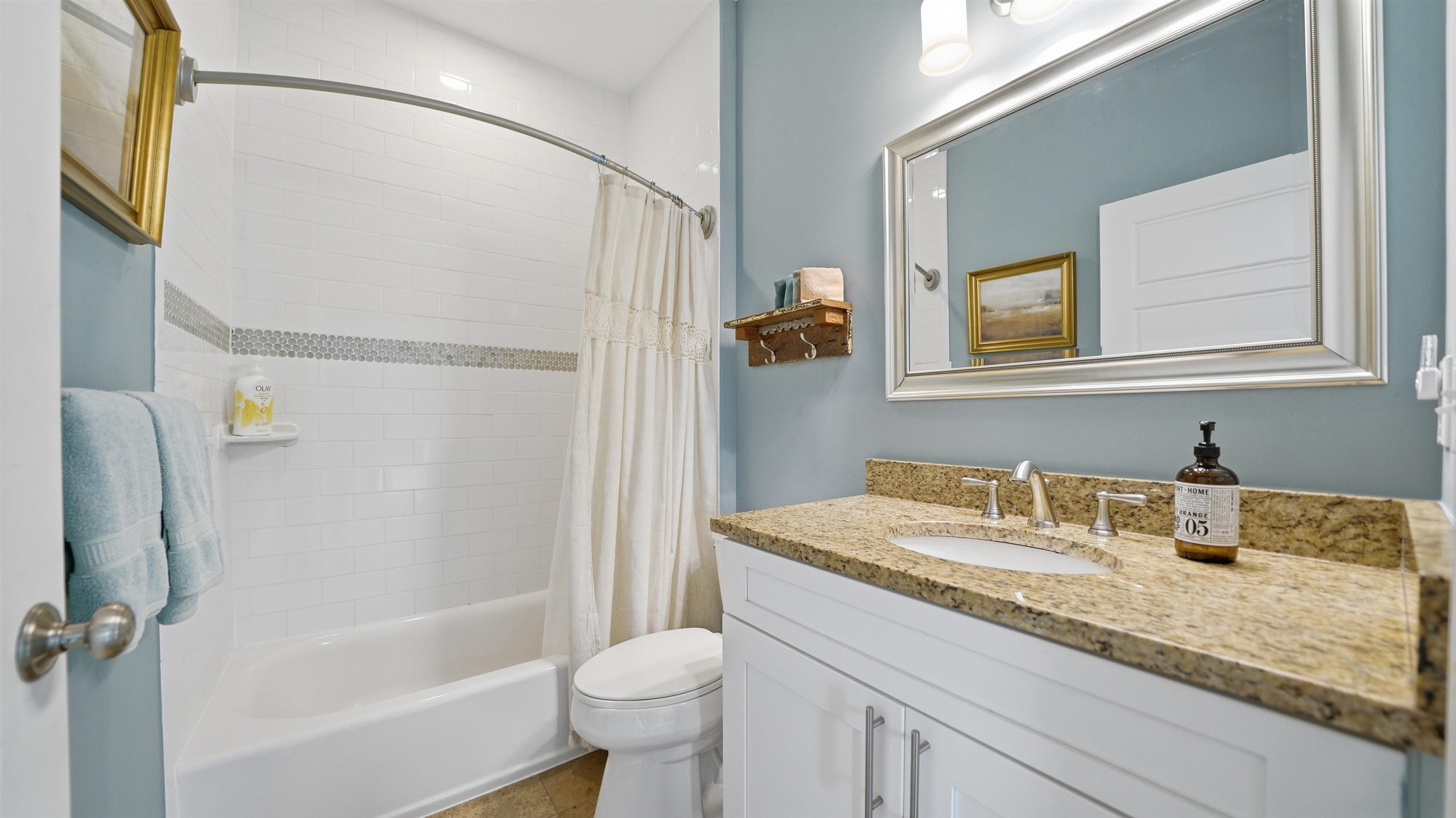 Image 24 of 94 For 251 Riberia St