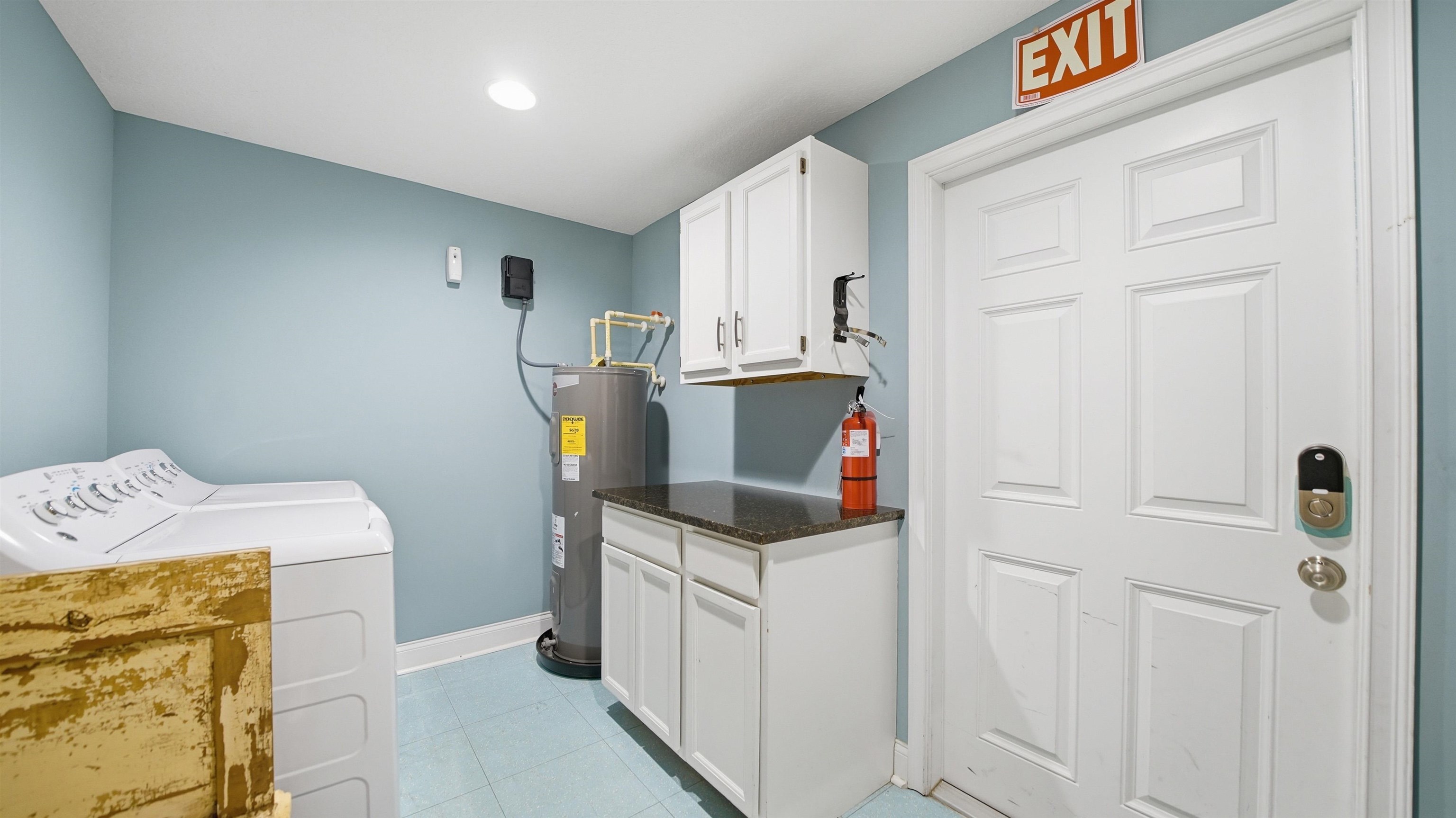 Image 32 of 94 For 251 Riberia St
