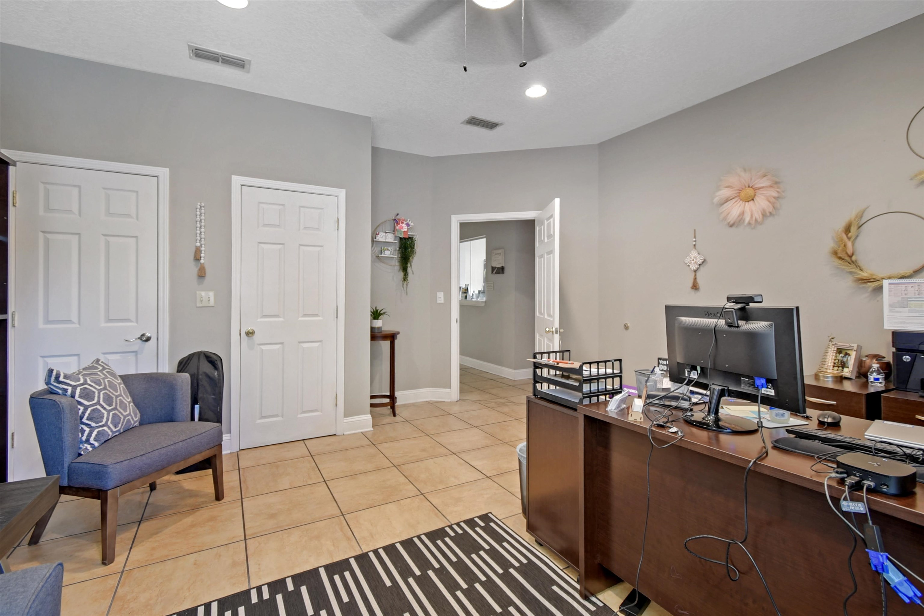 Image 17 of 25 For 1555 Kingsley Ave  101-2