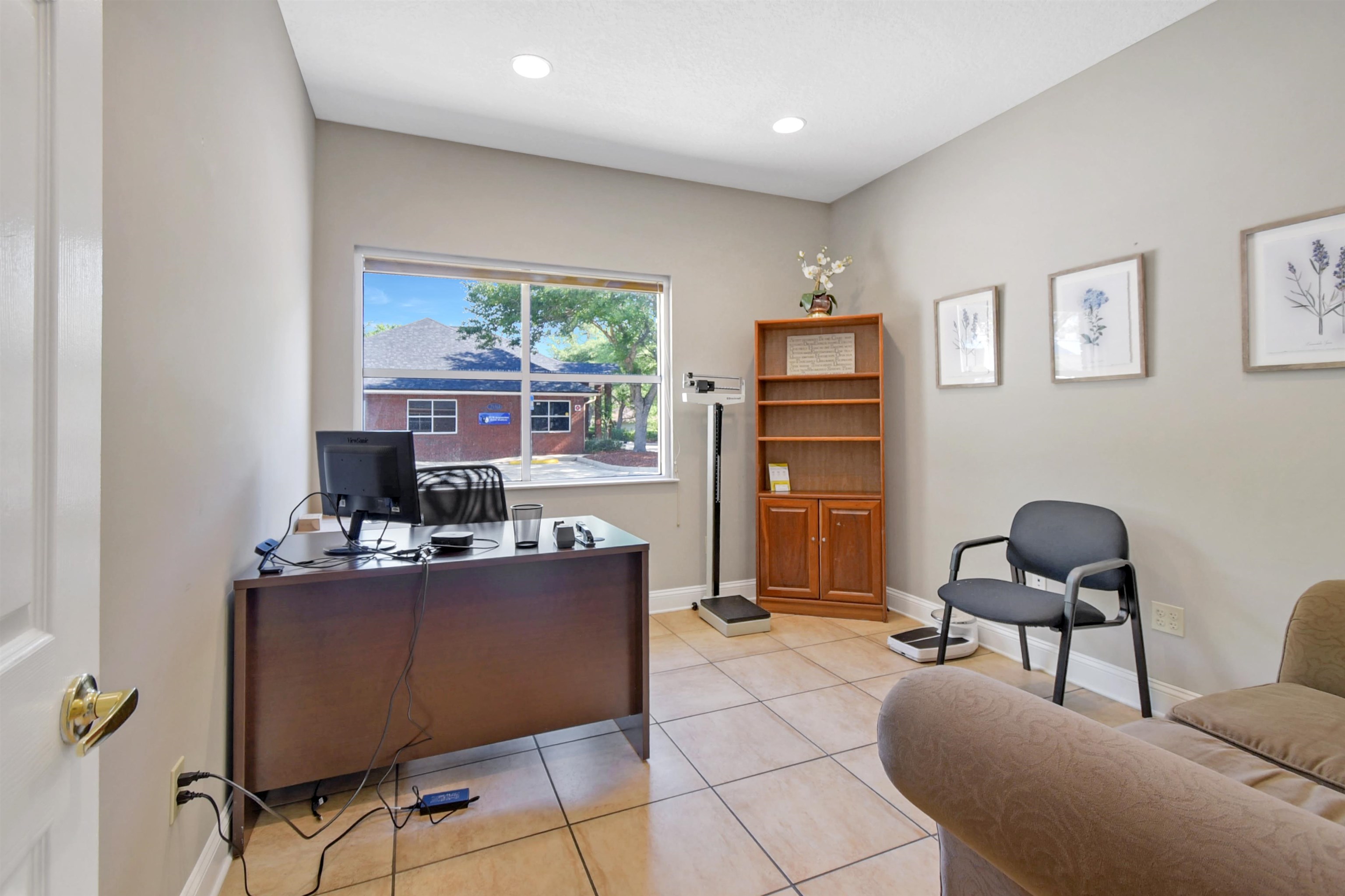Image 8 of 25 For 1555 Kingsley Ave  101-2