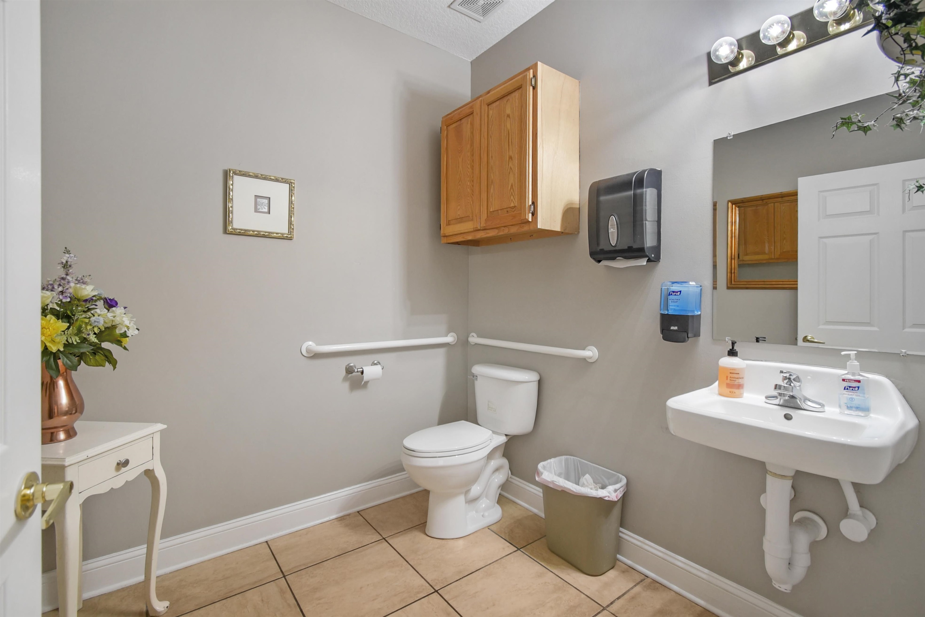 Image 7 of 25 For 1555 Kingsley Ave  101-2