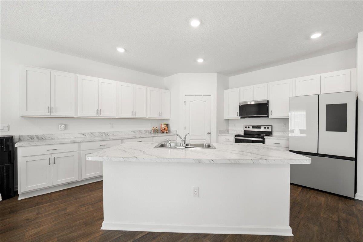Image 11 of 51 For 81 Ashbrook St