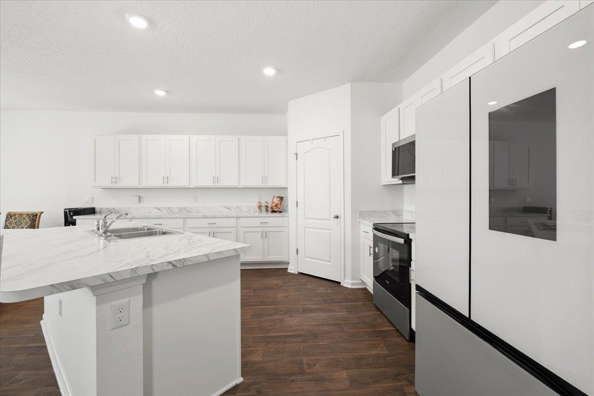 Image 14 of 51 For 81 Ashbrook St