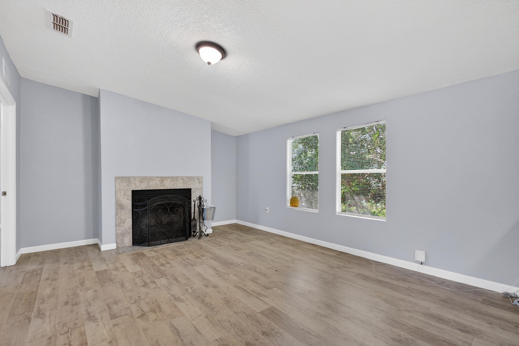Image 18 of 52 For 737 Pearl Street