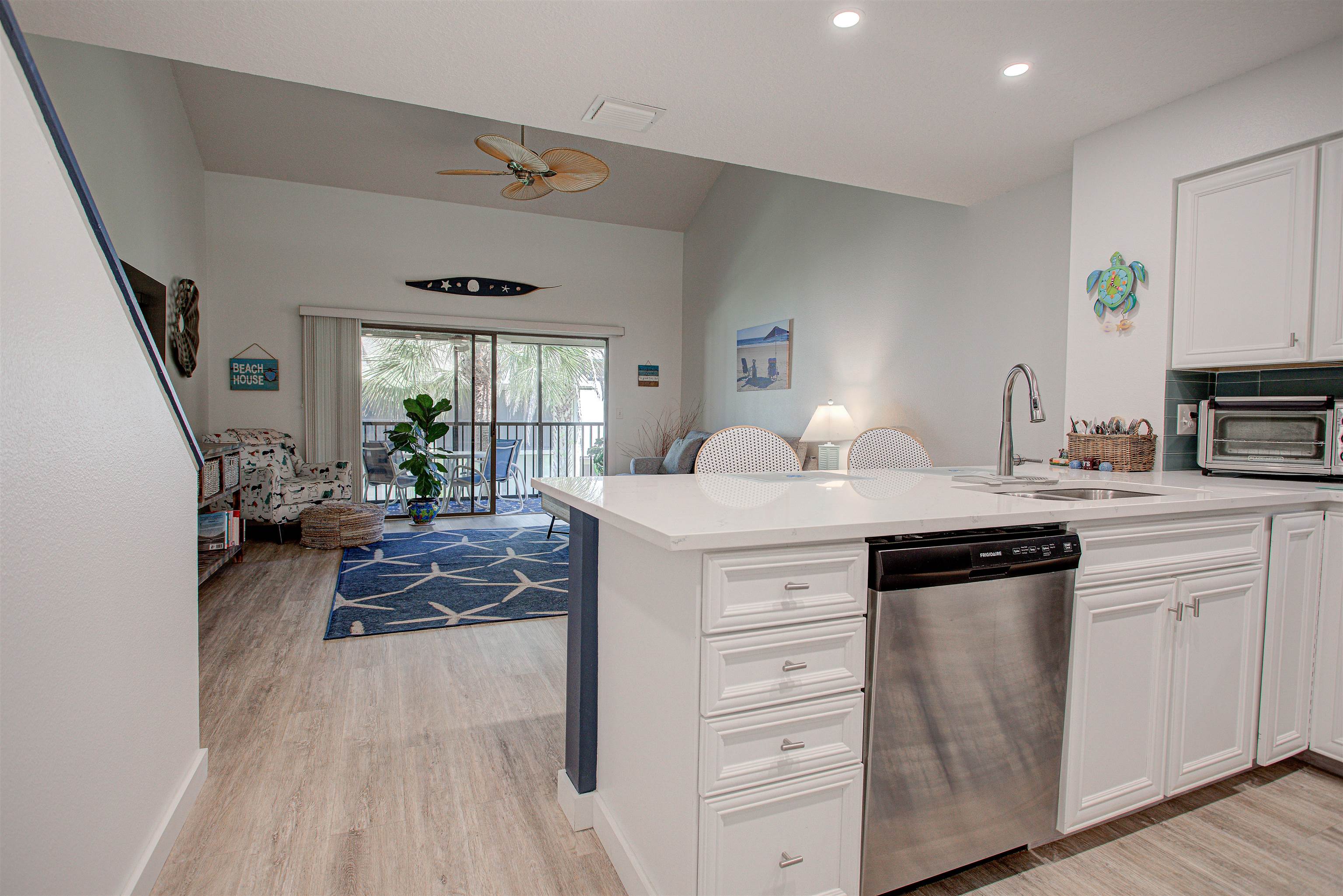 Image 13 of 54 For 69 Village Las Palmas Cir