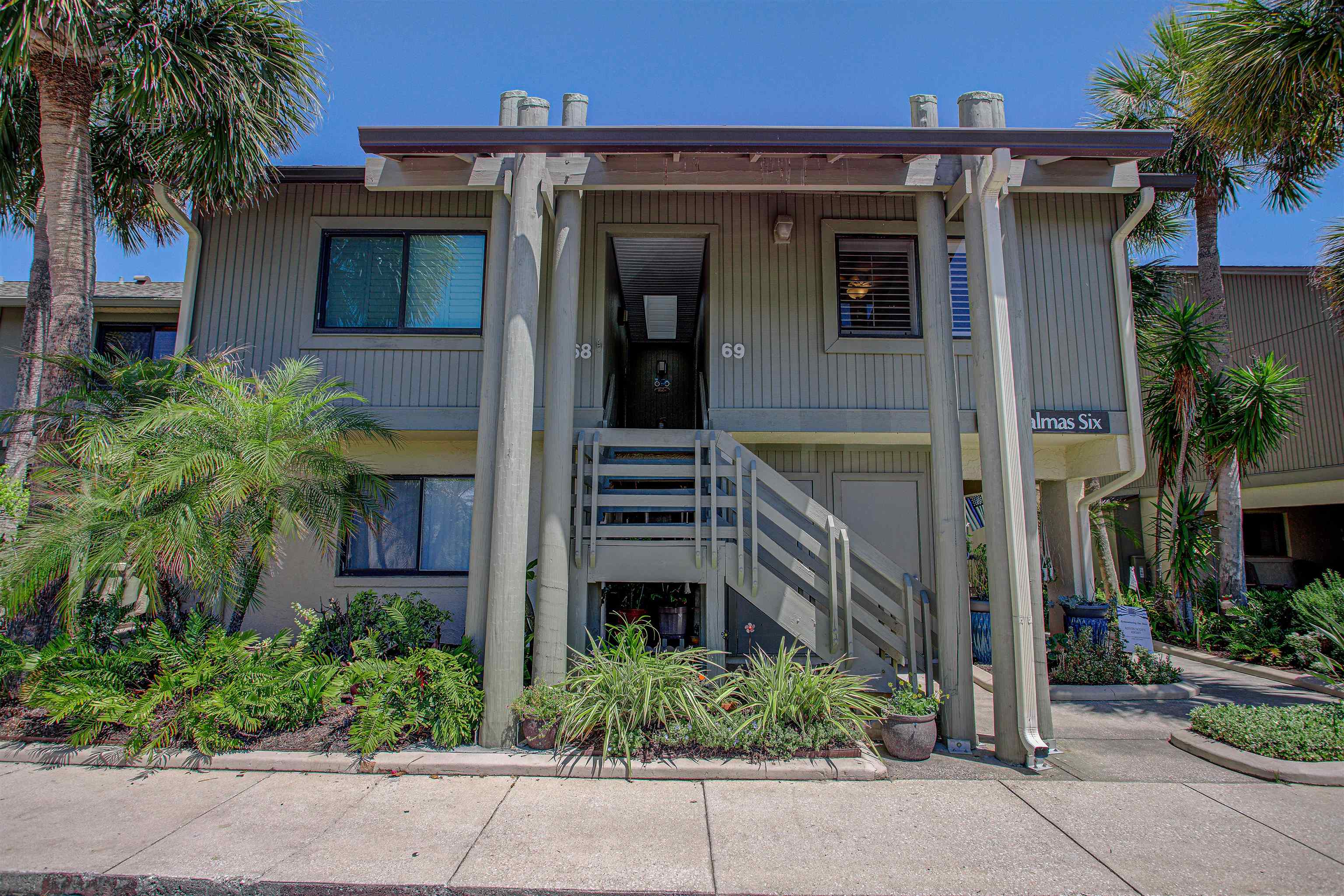 Image 3 of 54 For 69 Village Las Palmas Cir