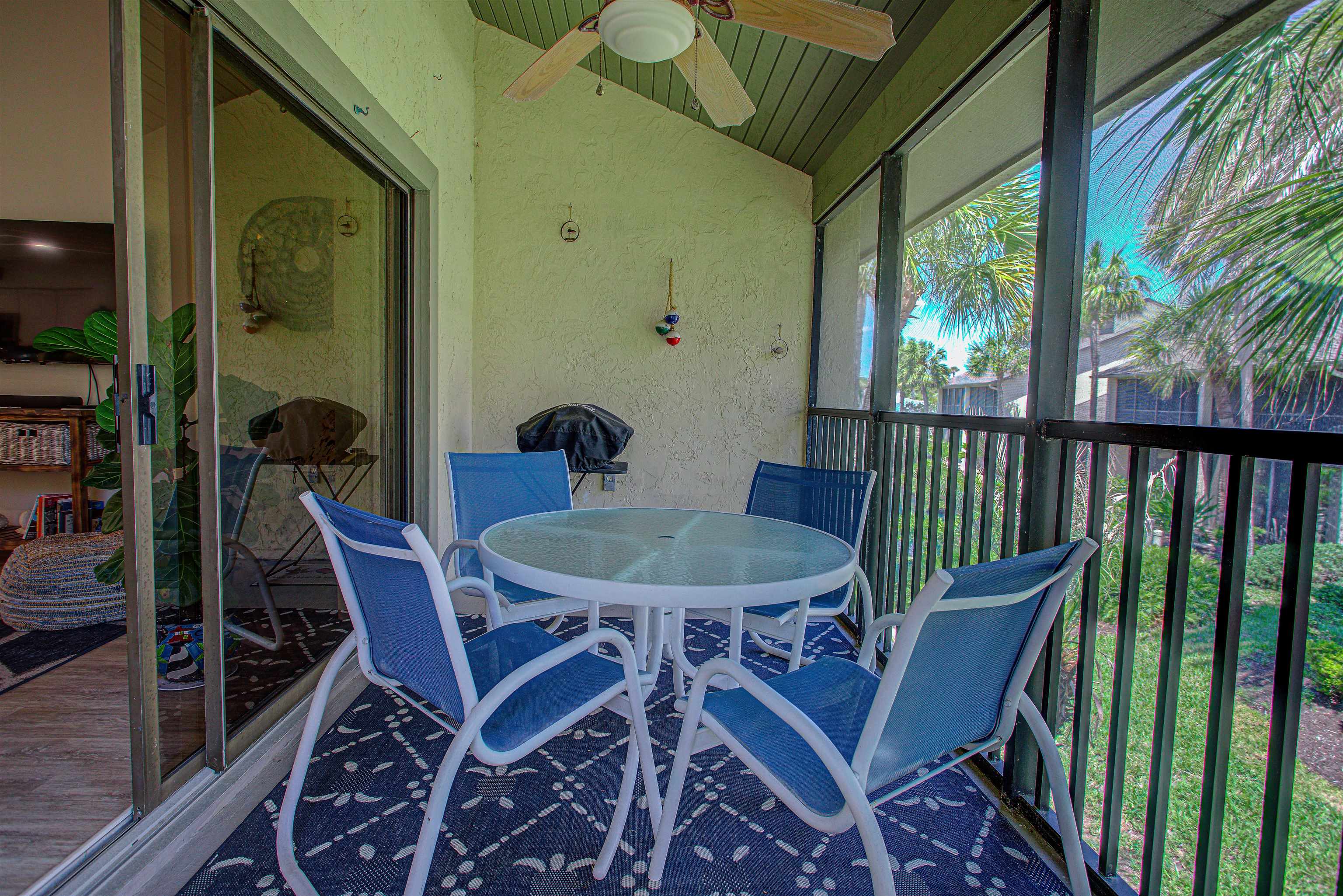 Image 36 of 54 For 69 Village Las Palmas Cir