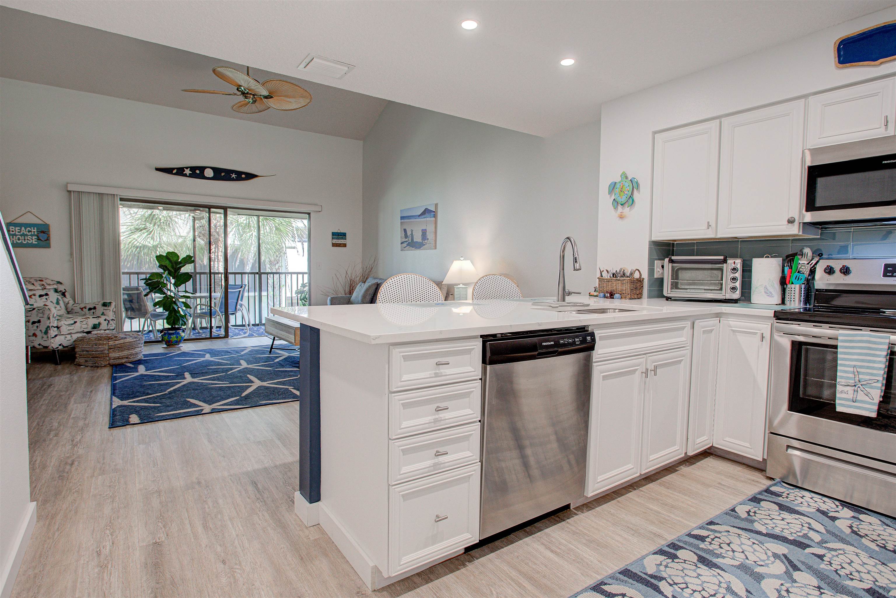 Image 8 of 54 For 69 Village Las Palmas Cir