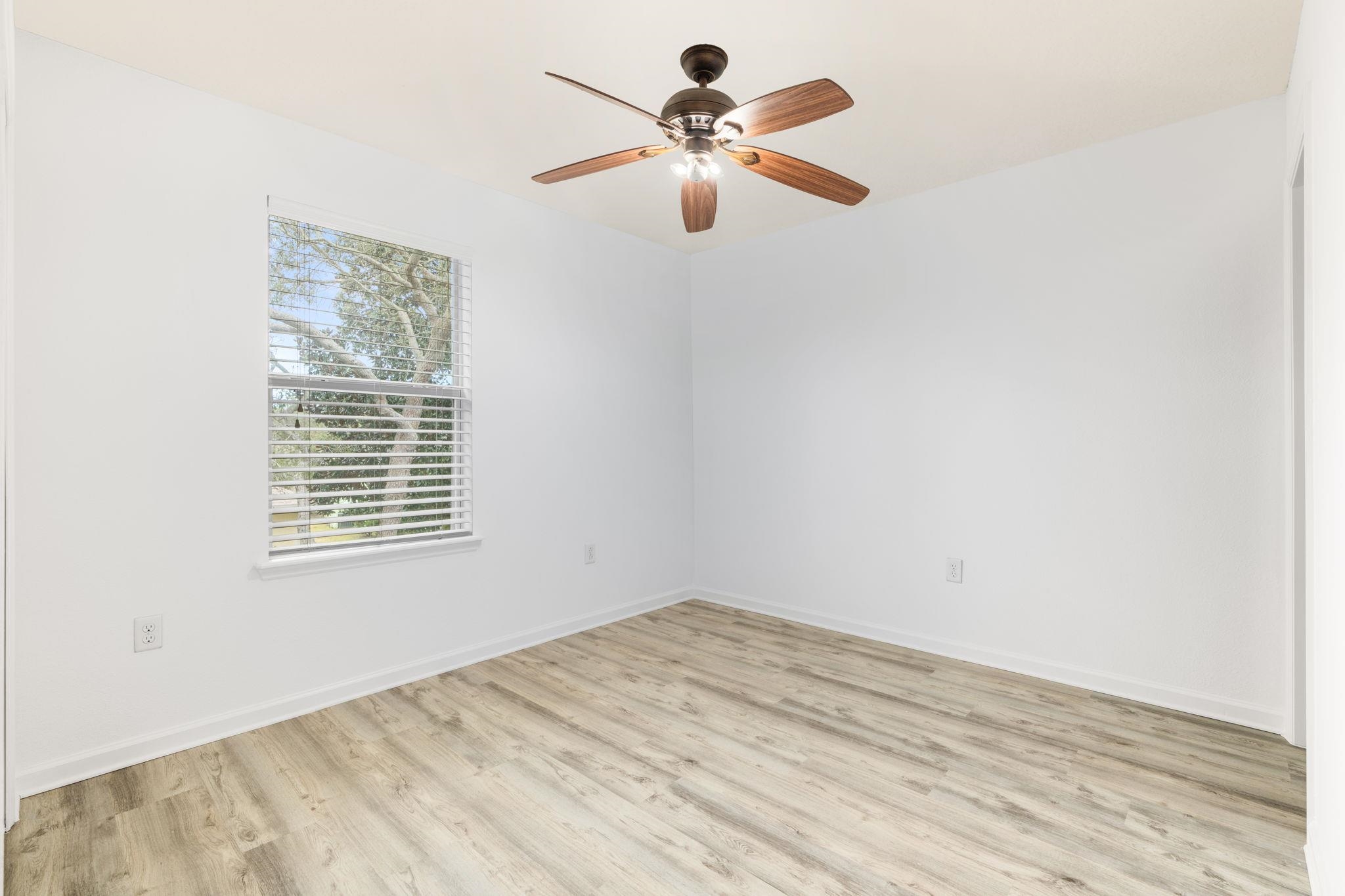 Image 14 of 23 For 128 Islander Cir