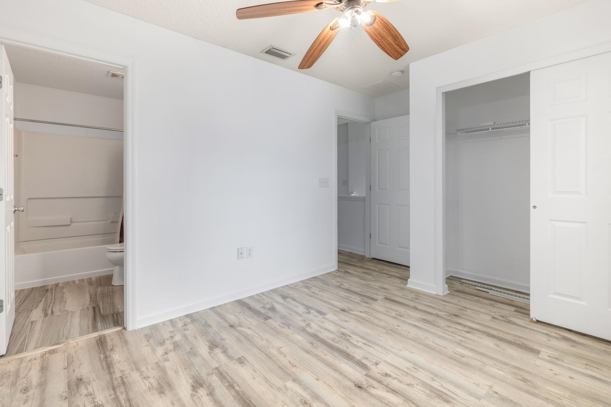 Image 15 of 23 For 128 Islander Cir