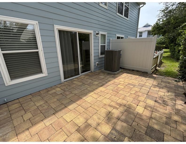 Image 19 of 23 For 128 Islander Cir