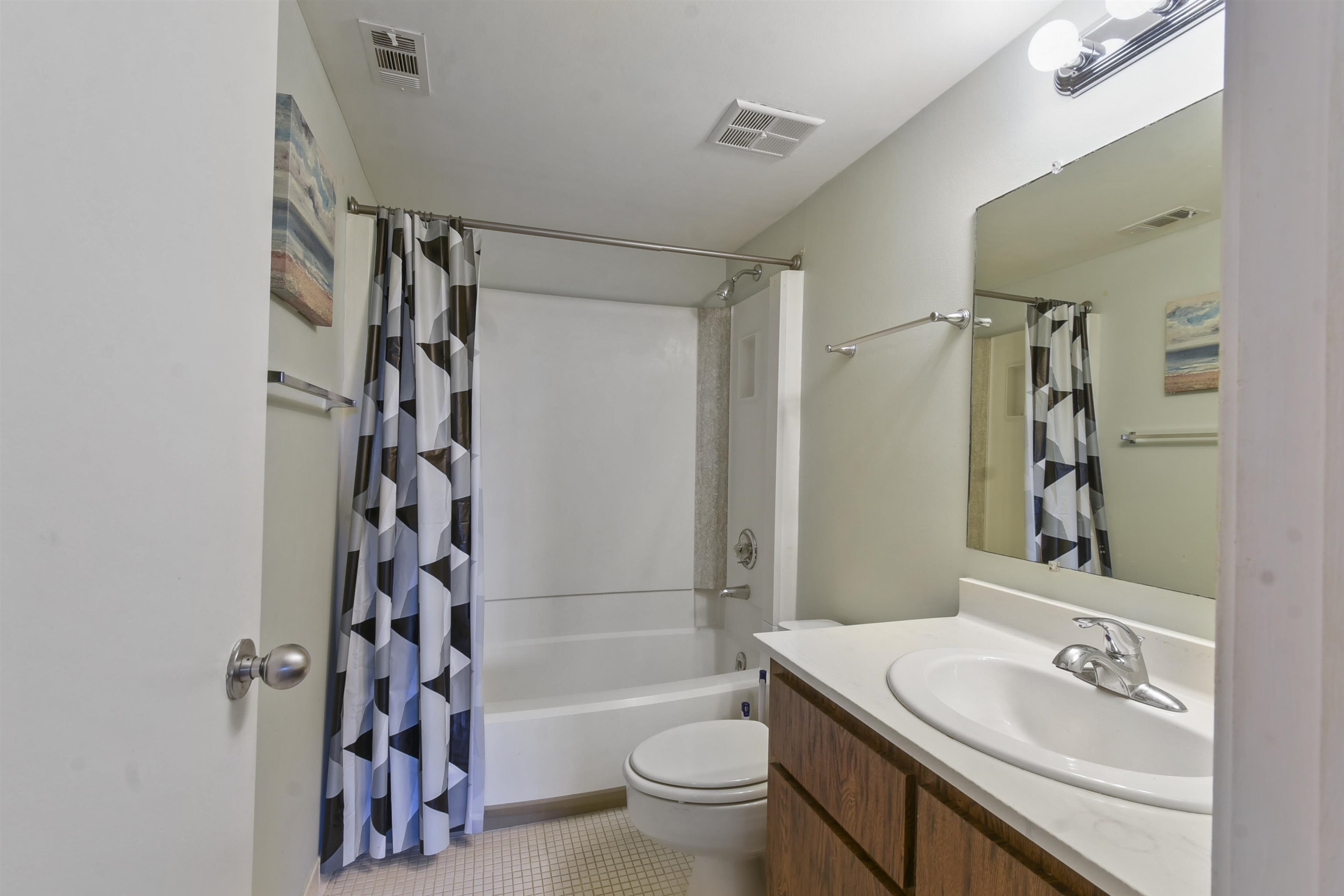 Image 10 of 22 For 40 Club House Dr  207