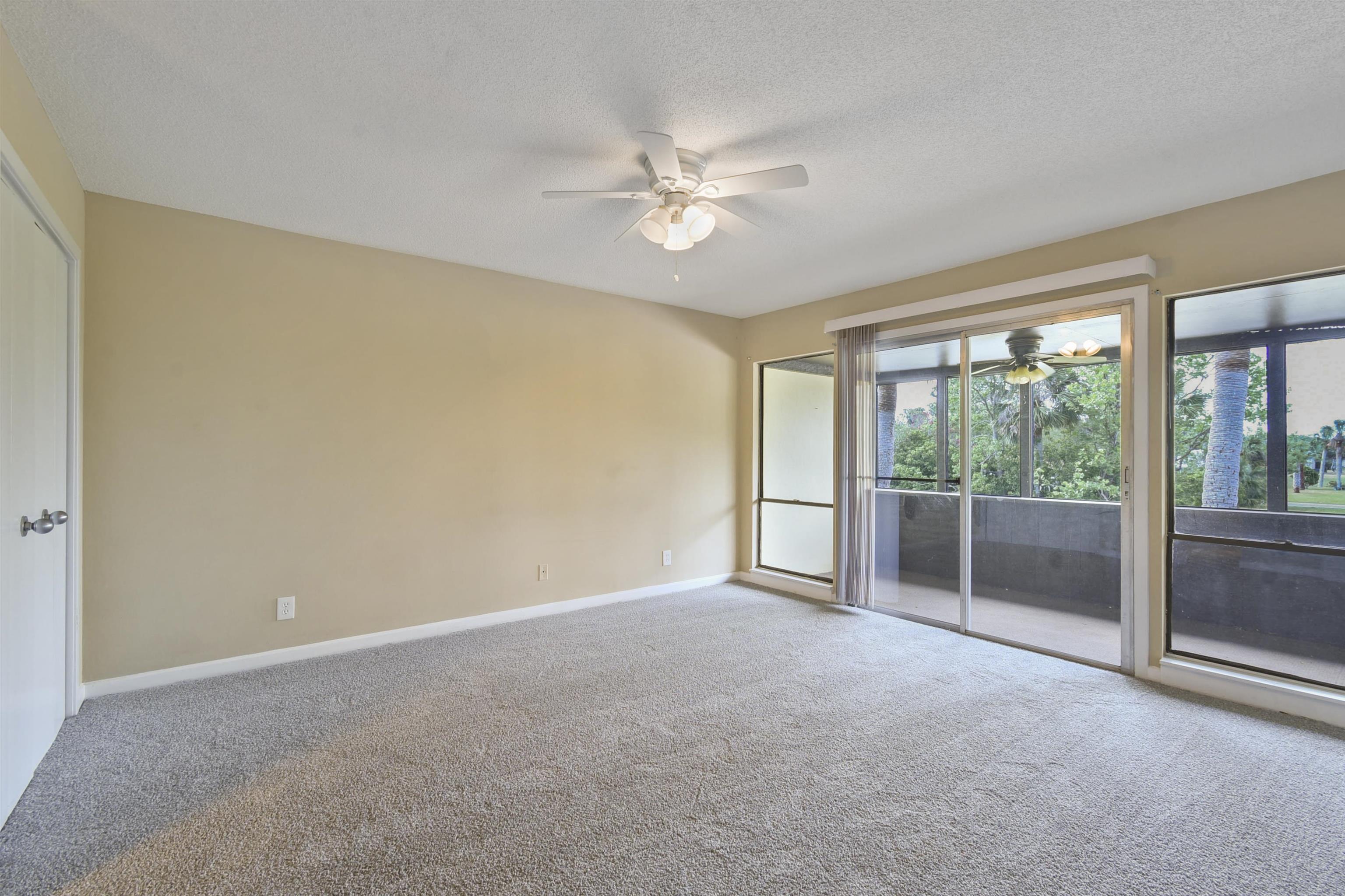 Image 11 of 22 For 40 Club House Dr  207