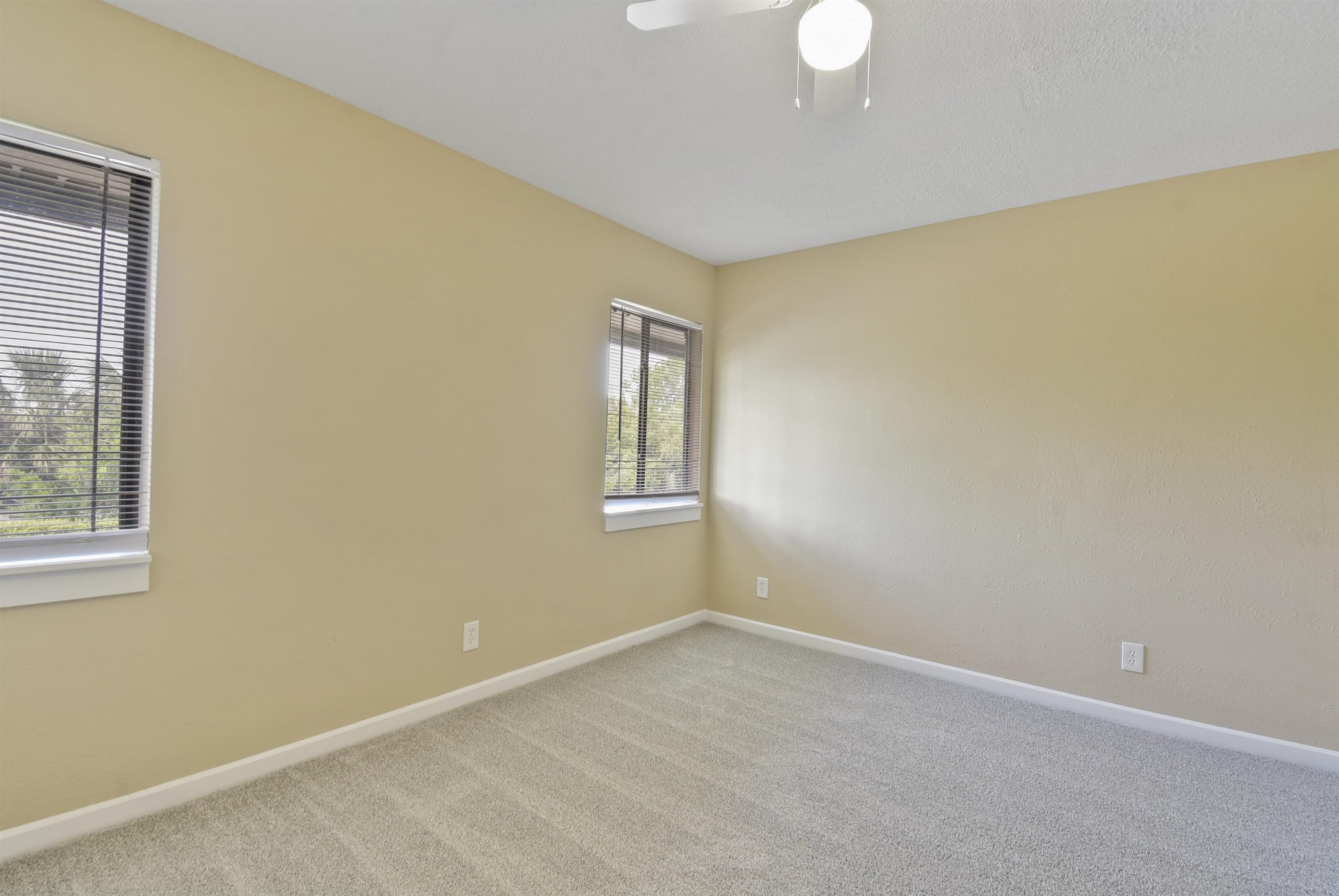 Image 8 of 22 For 40 Club House Dr  207