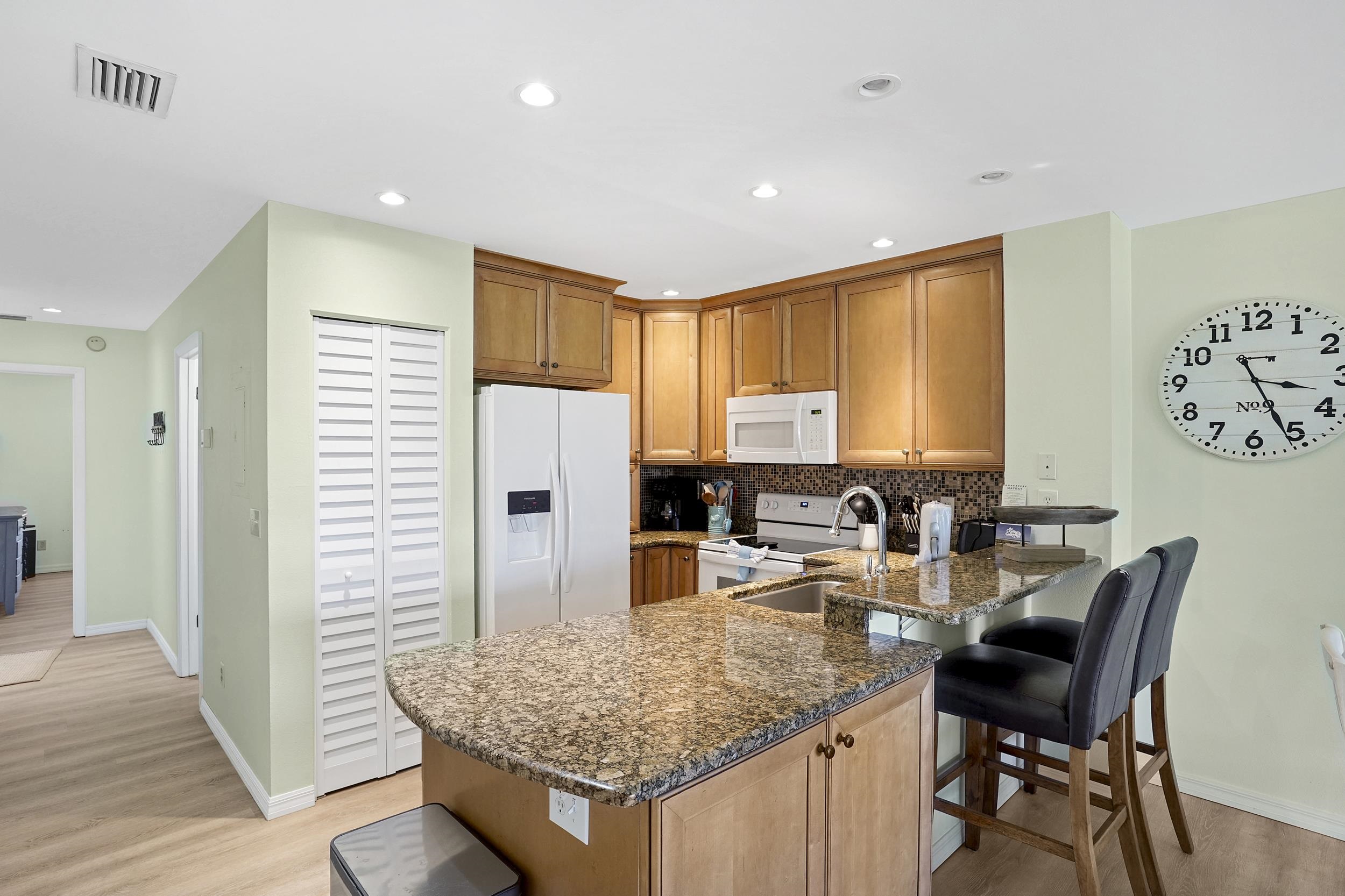 Image 10 of 42 For 107 Village Del Lago Cir