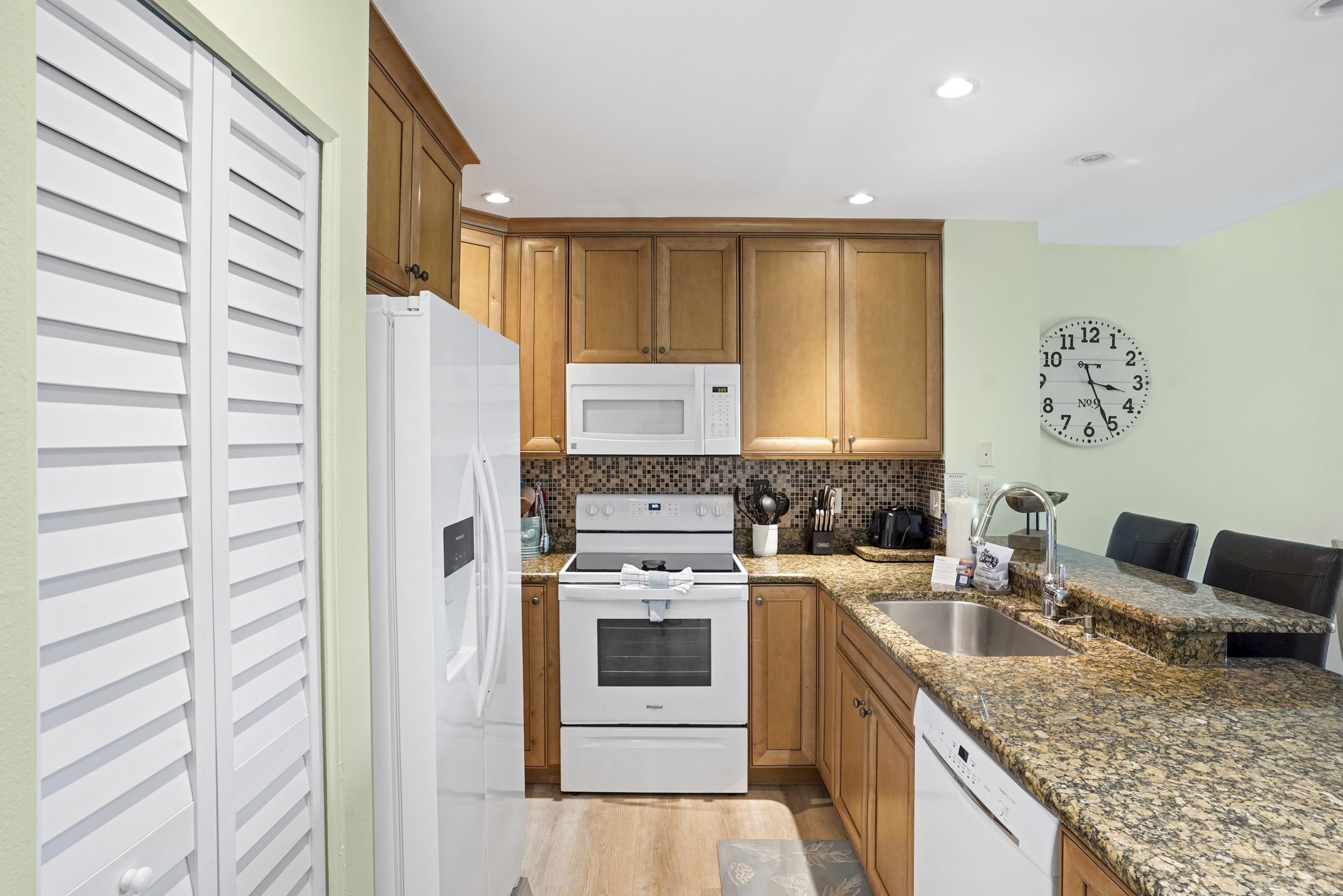 Image 11 of 42 For 107 Village Del Lago Cir