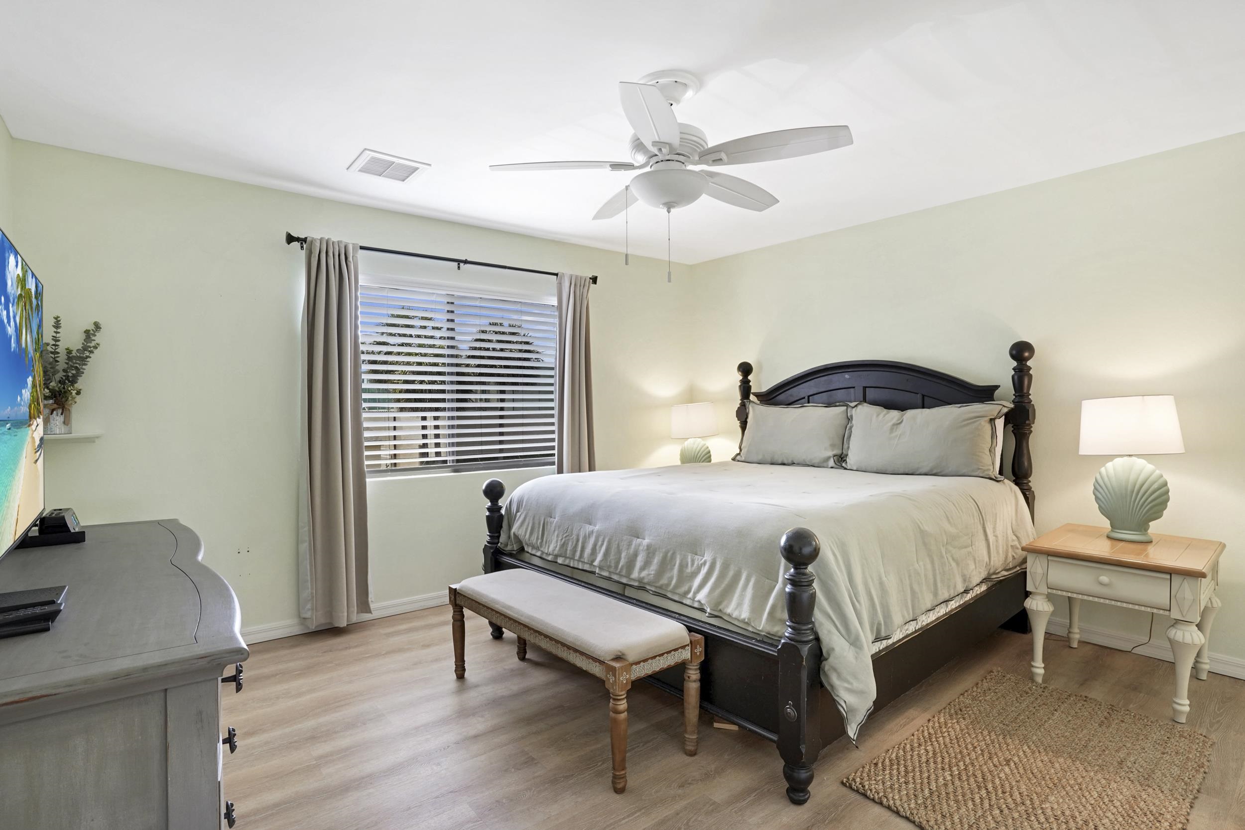 Image 15 of 42 For 107 Village Del Lago Cir